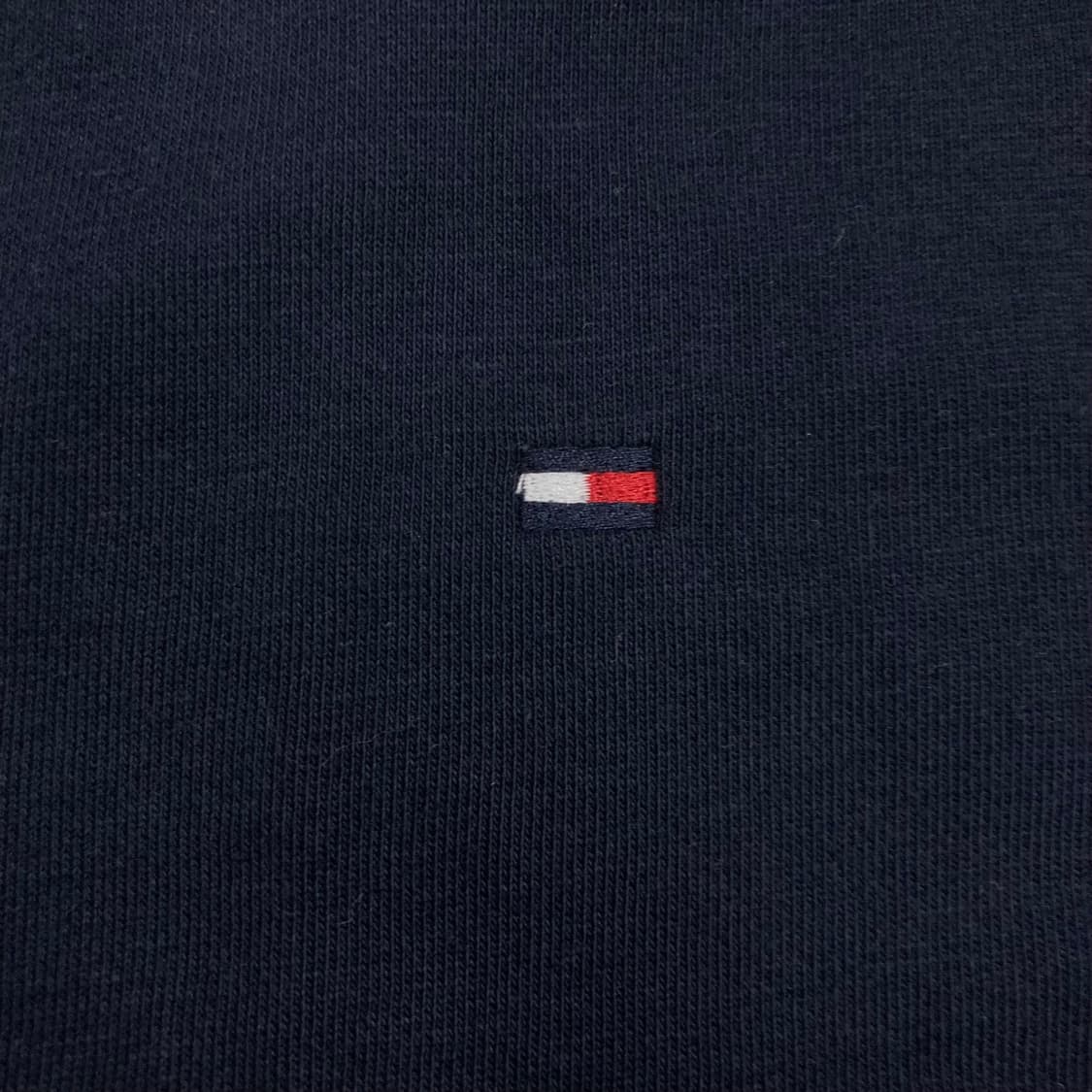 타미힐피거 네이비 컬러 스몰 로고 미니멀 맨투맨 상품이미지2