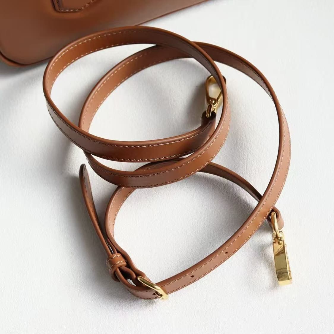 미우 미우 아르카디 레더 미니 백 꼬냑 상품이미지7