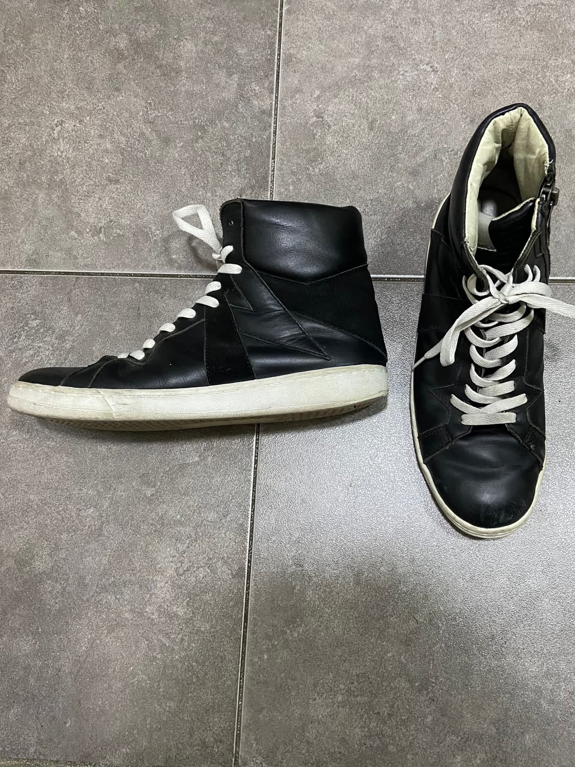 어태치먼트 레더 하이탑 사이드 지퍼 스니커즈 상품이미지5