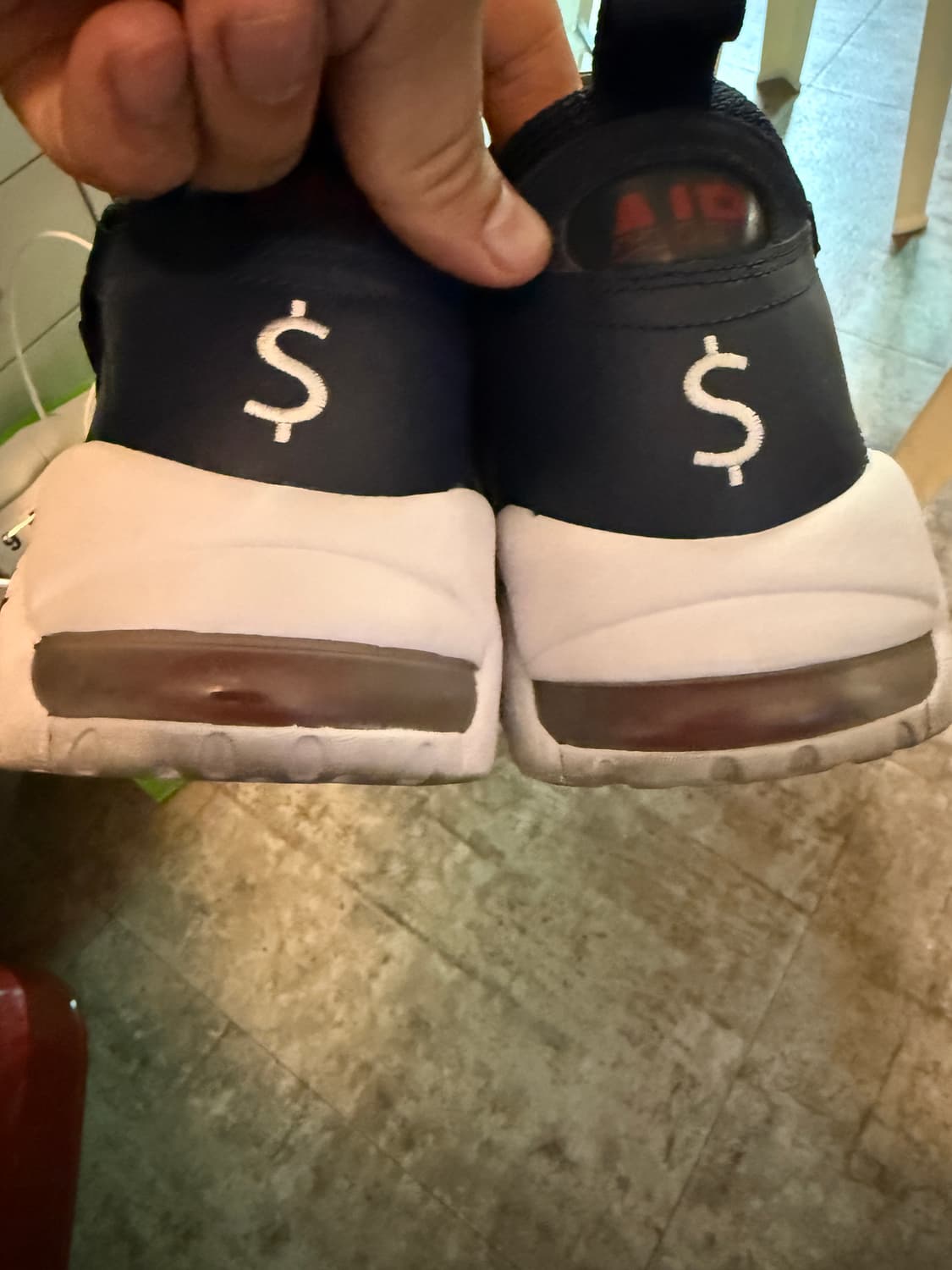 Nike Air More Money Black White 270 상품이미지5