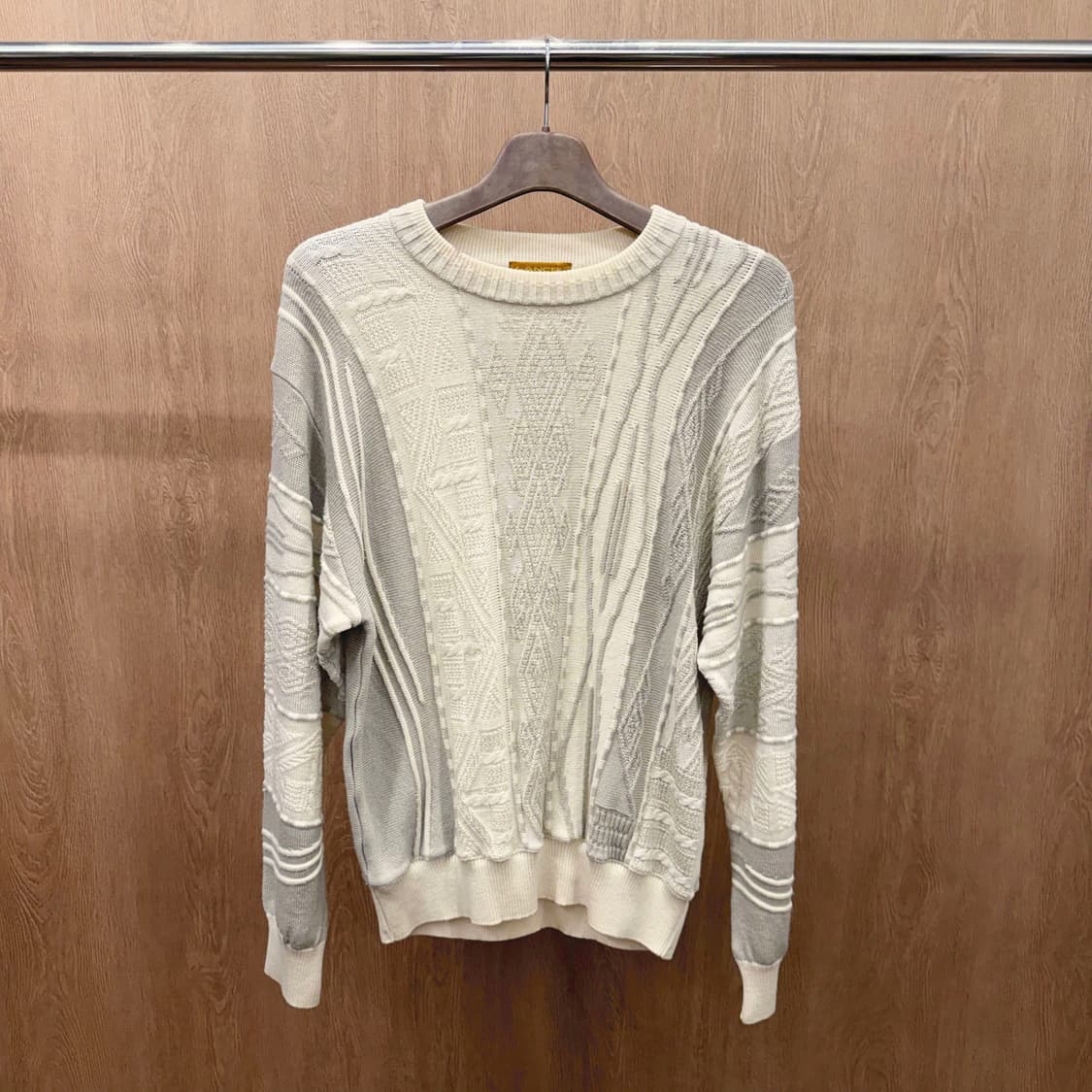 란셀 니트 스웨터 케이블 패턴 믹스 조직 디테일 아이보리 상품이미지2