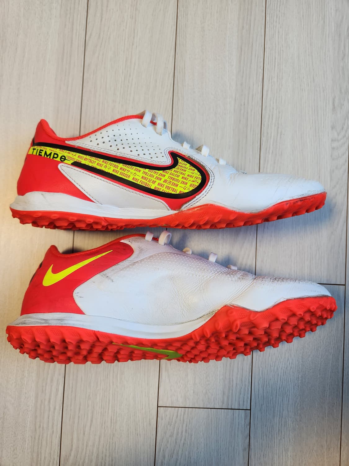 나이키 티엠포 레전드 9 아카데미 TF DA1191-176 사이즈265
 상품이미지6