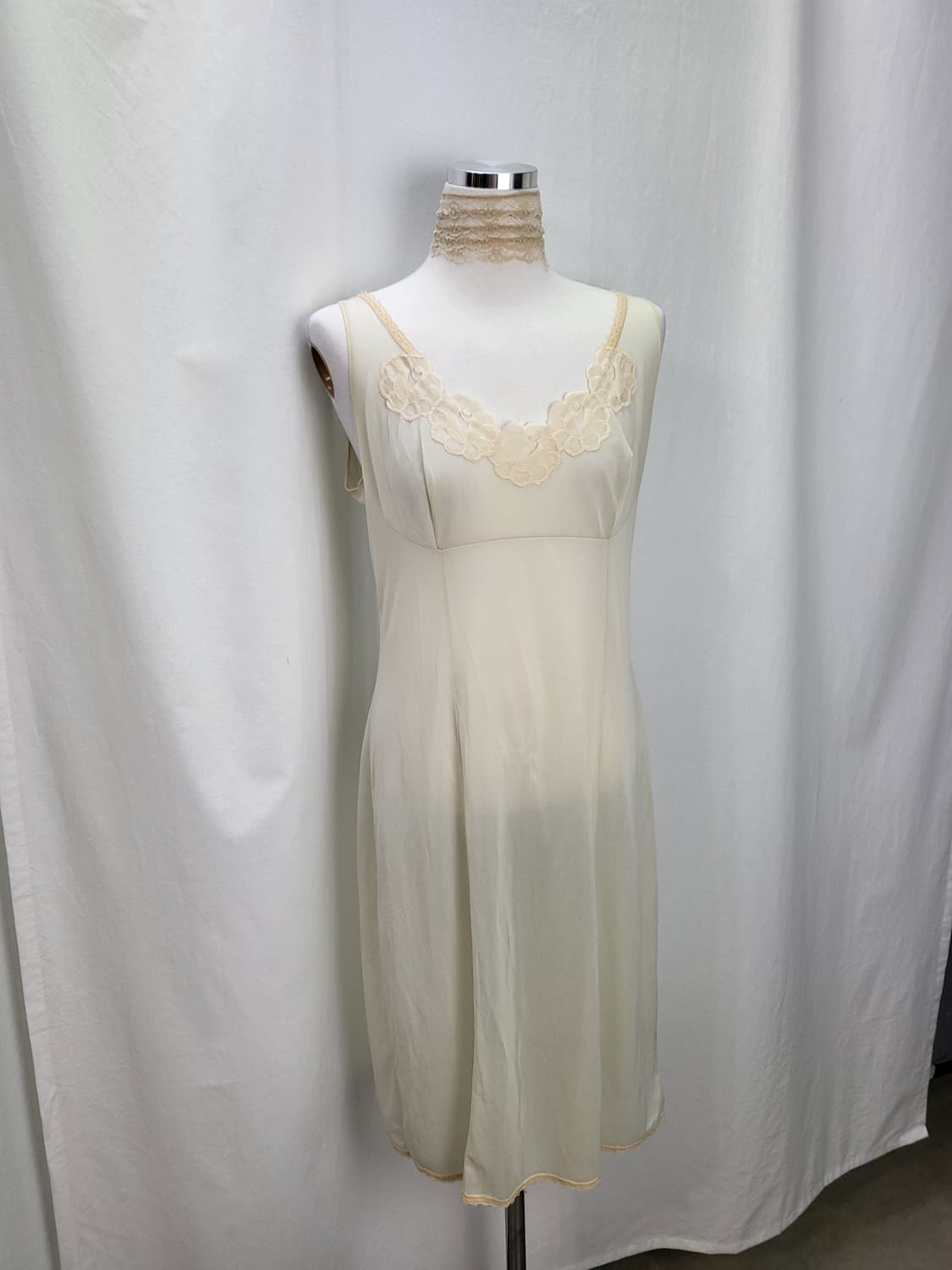 빈티지 소프트 버터크림 앤틱 플로럴 레이스 슬립 원피스 상품이미지2