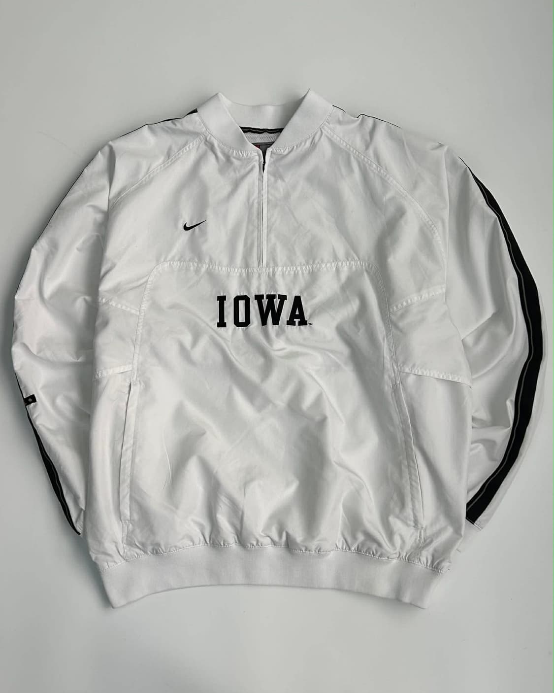 [L] 나이키 팀 아이오와 화이트 대장급 웜업 윈드브레이커 상품이미지1