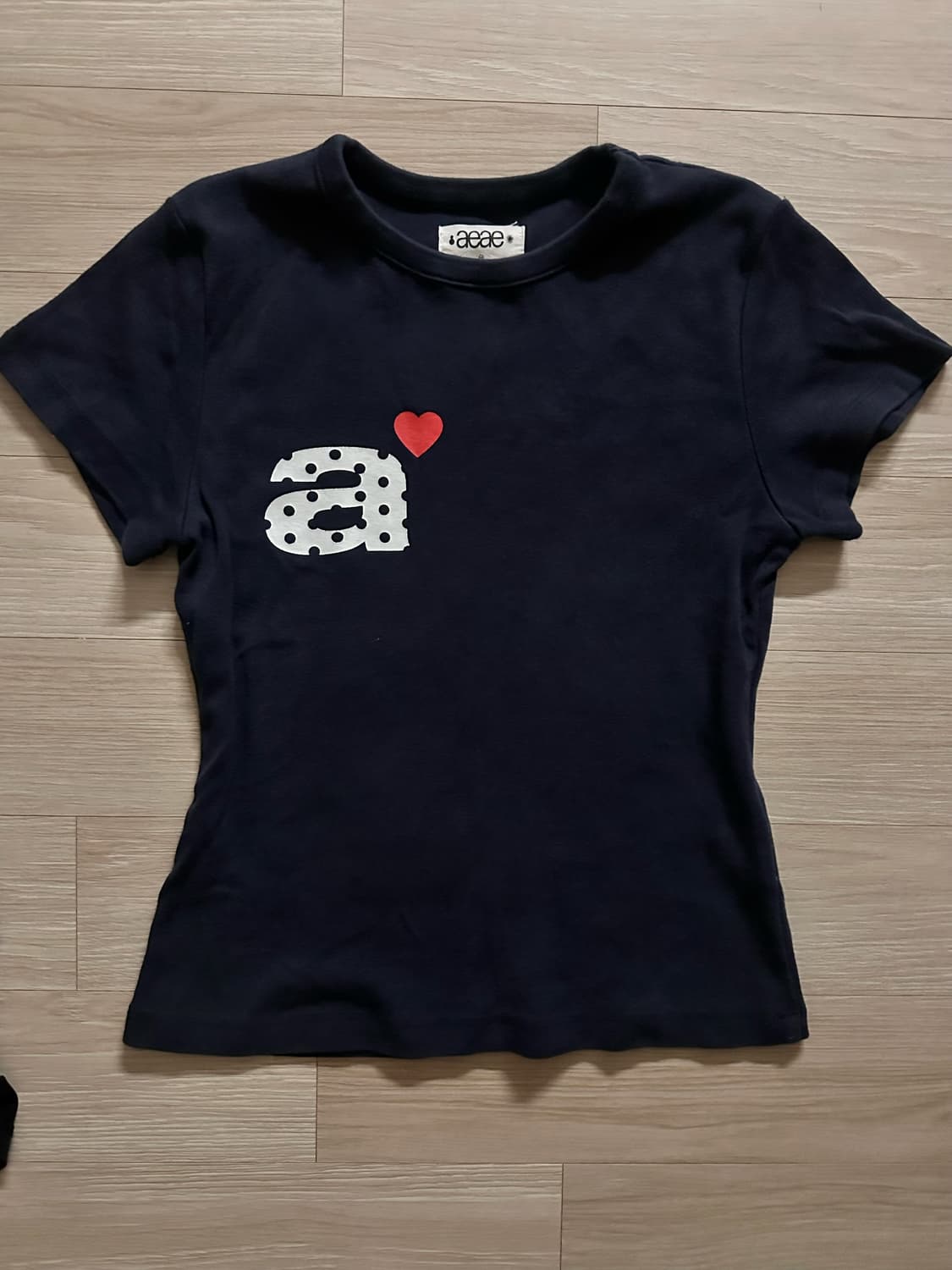 에이이에이이 도트 반팔 네이비 DOT SMALL LETTER TEE 상품이미지1