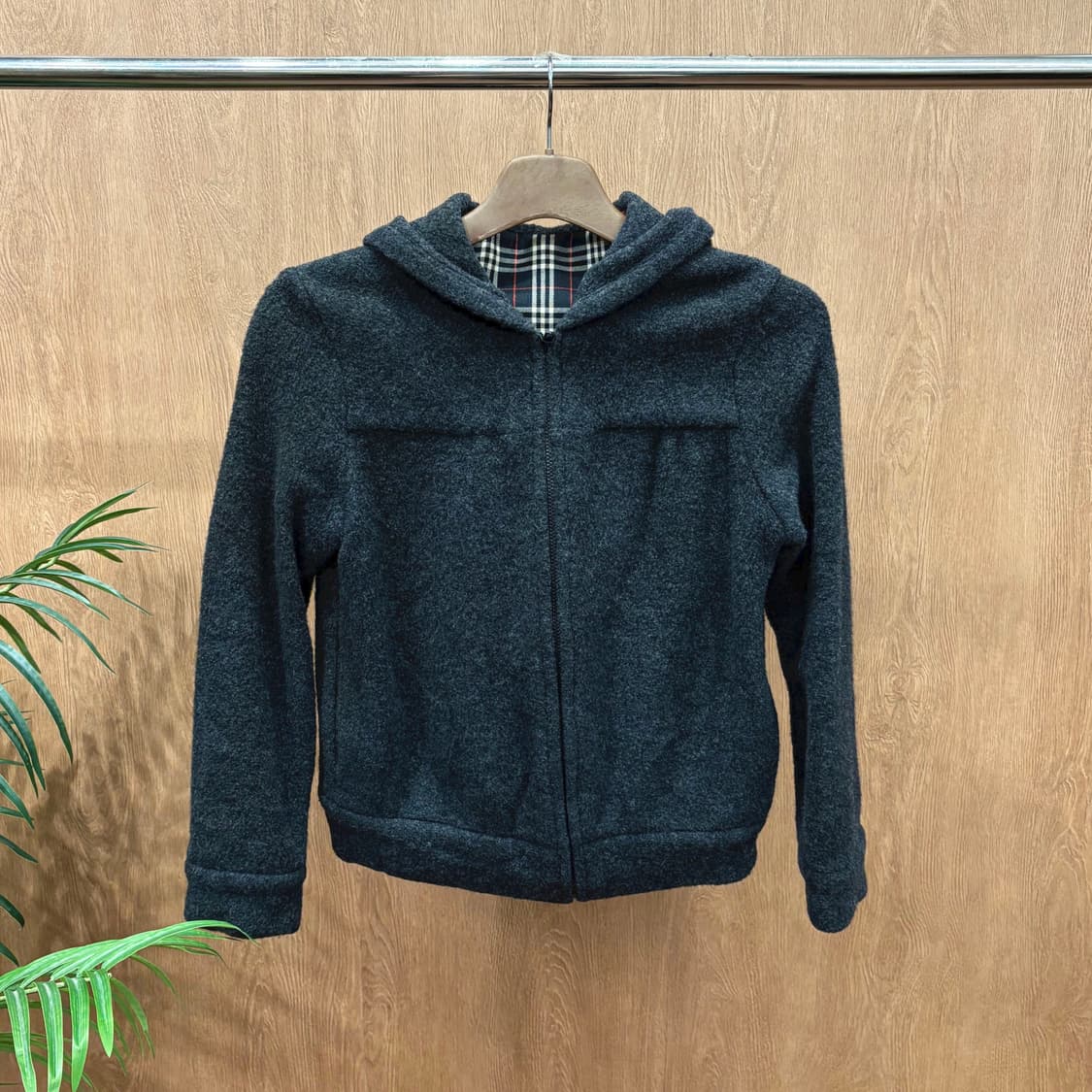 버버리 블루 라벨 후드넥 플리스 집업 로고 탭 디테일 레귤러핏 차콜 상품이미지1