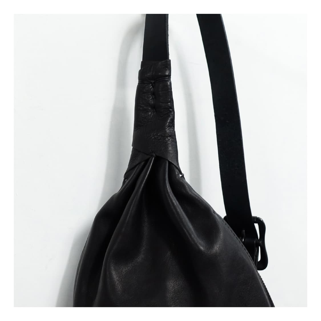 ISAMUKATAYAMA BACKLASHXGAIEDE 카프스킨 레더 백 상품이미지7