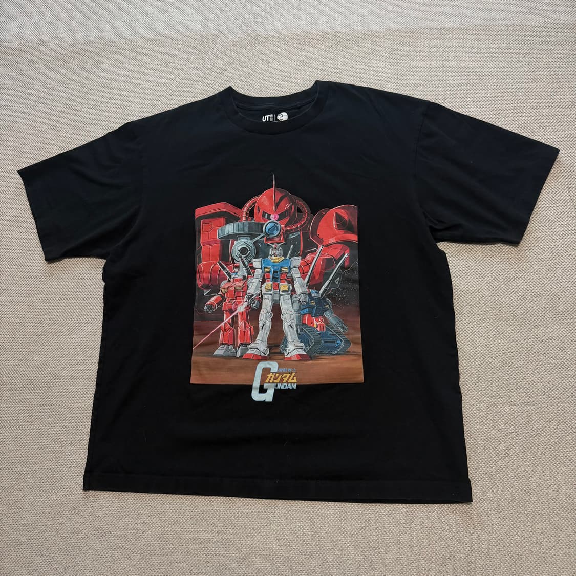 유니클로 건담 프린팅 반팔티 상품이미지1