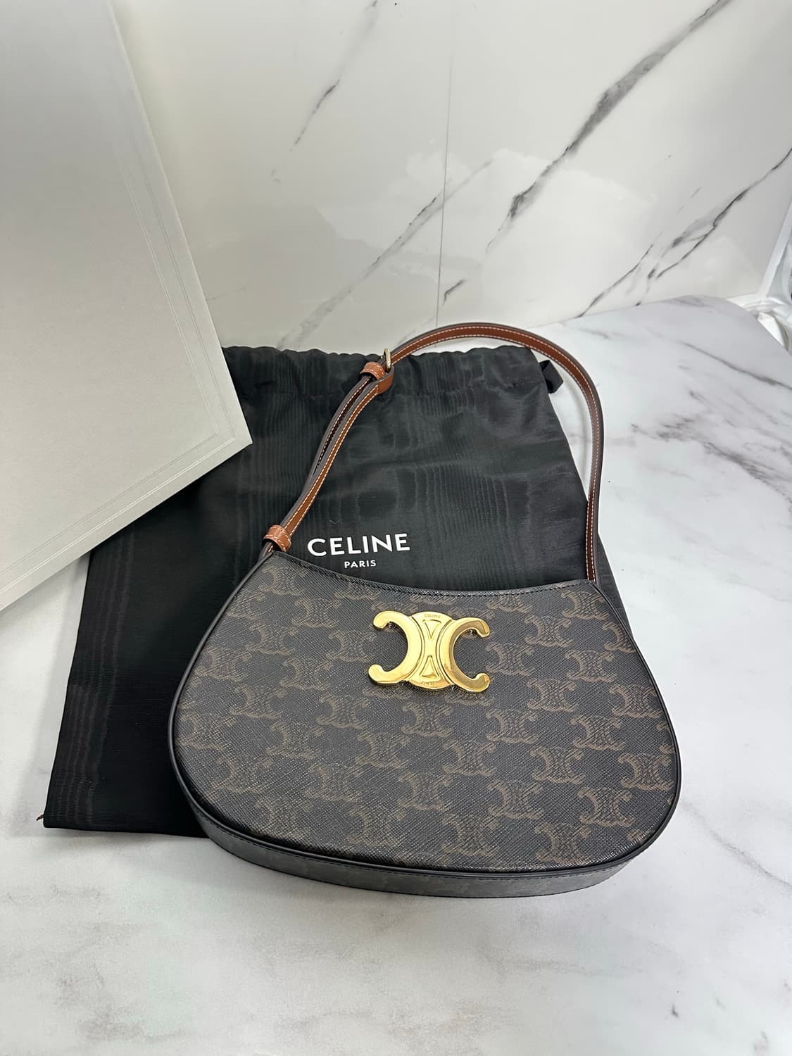 [A+ 정품] 셀리는 미디엄 틸리백 탄 상품이미지1