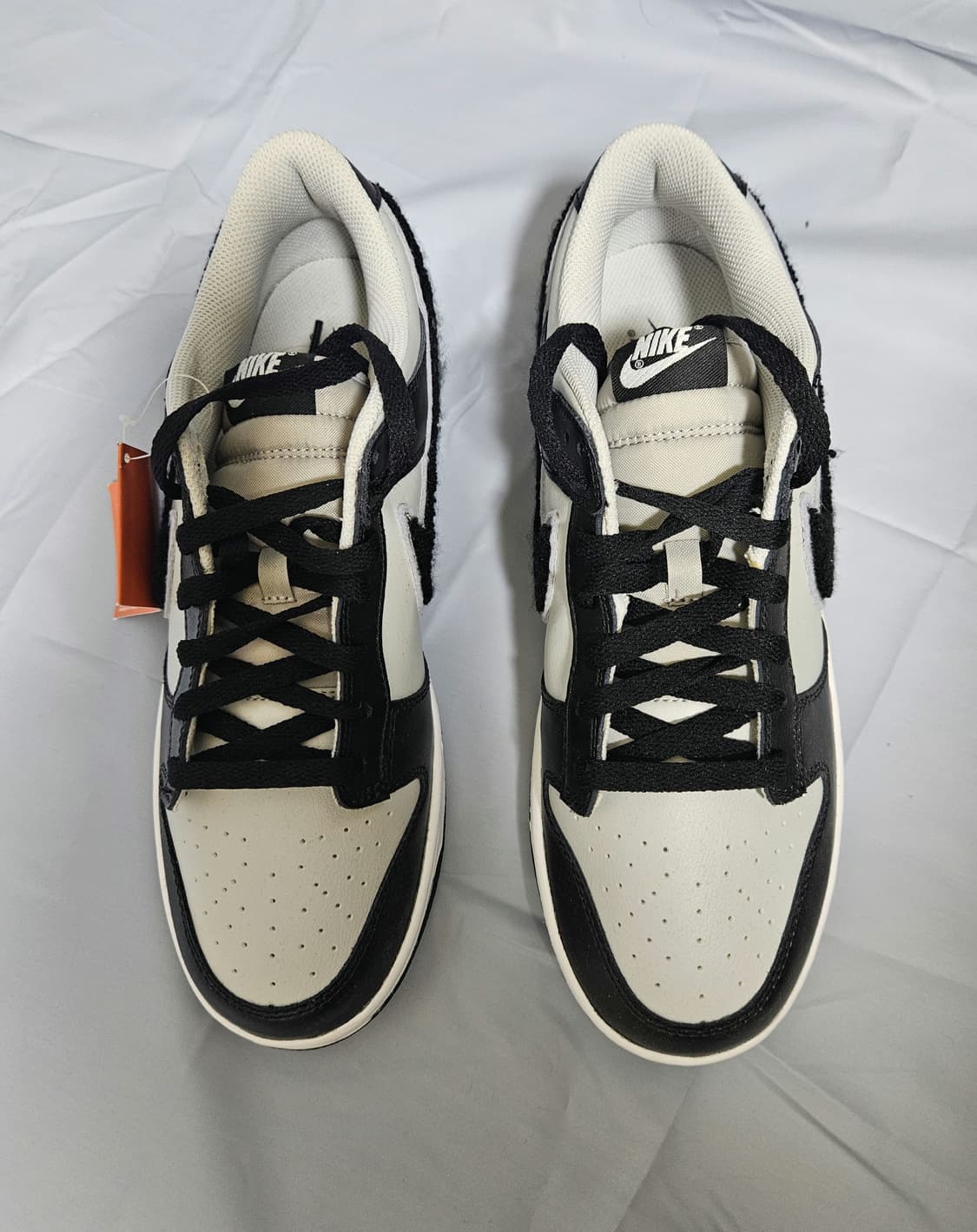 나이키 덩크 로우 "셰닐 스우시 블랙 그레이" 상품이미지1