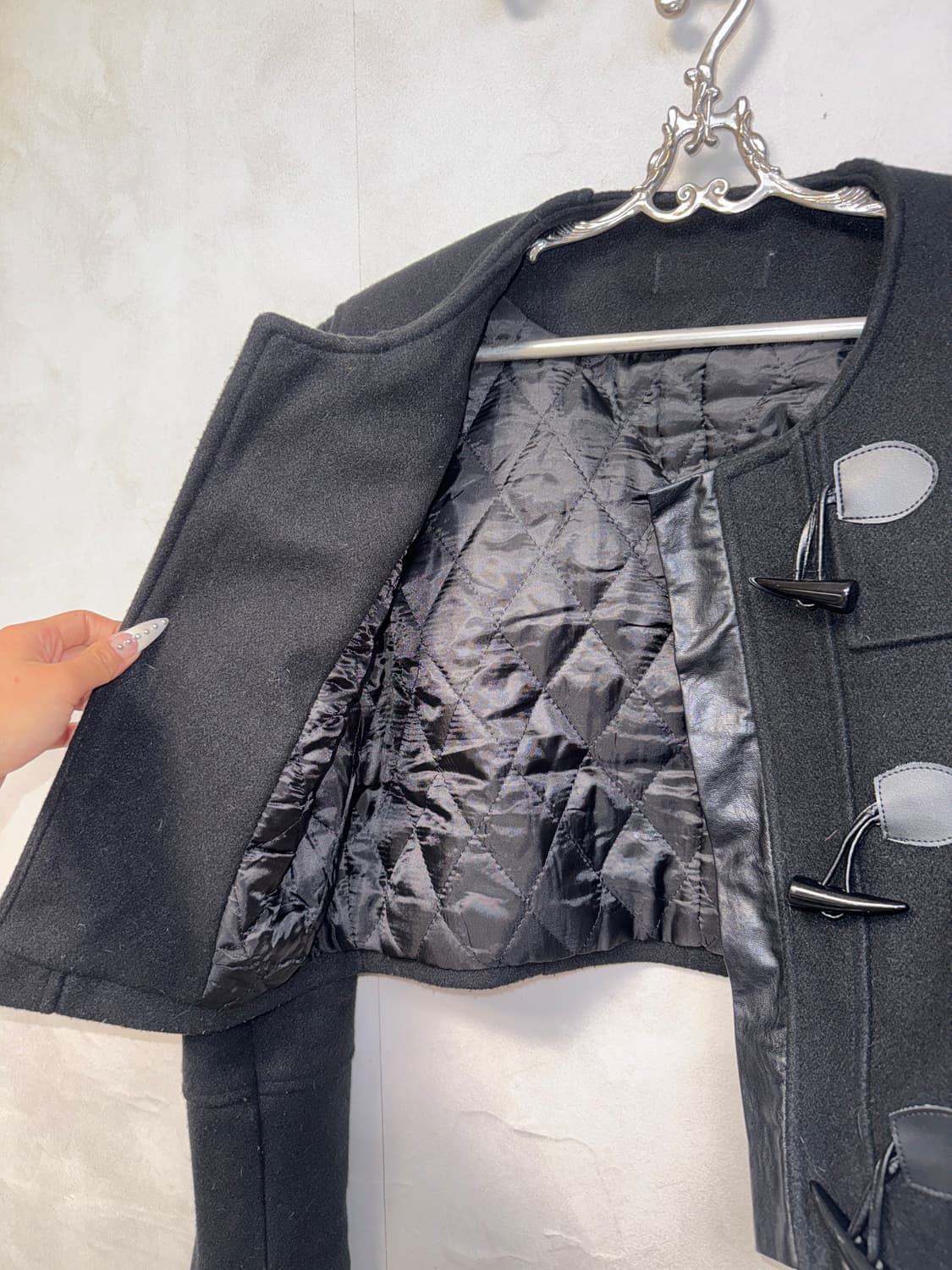 Black padded crop duffle jacket  상품이미지4