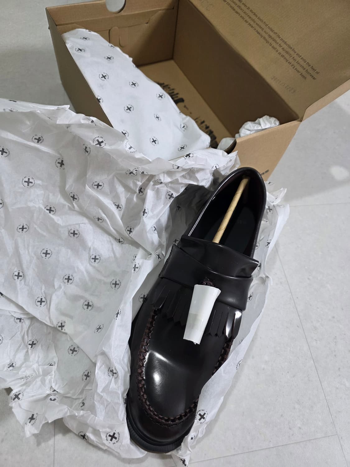 [새제품] 닥터마틴 아드리안 체리레드 300 상품이미지5