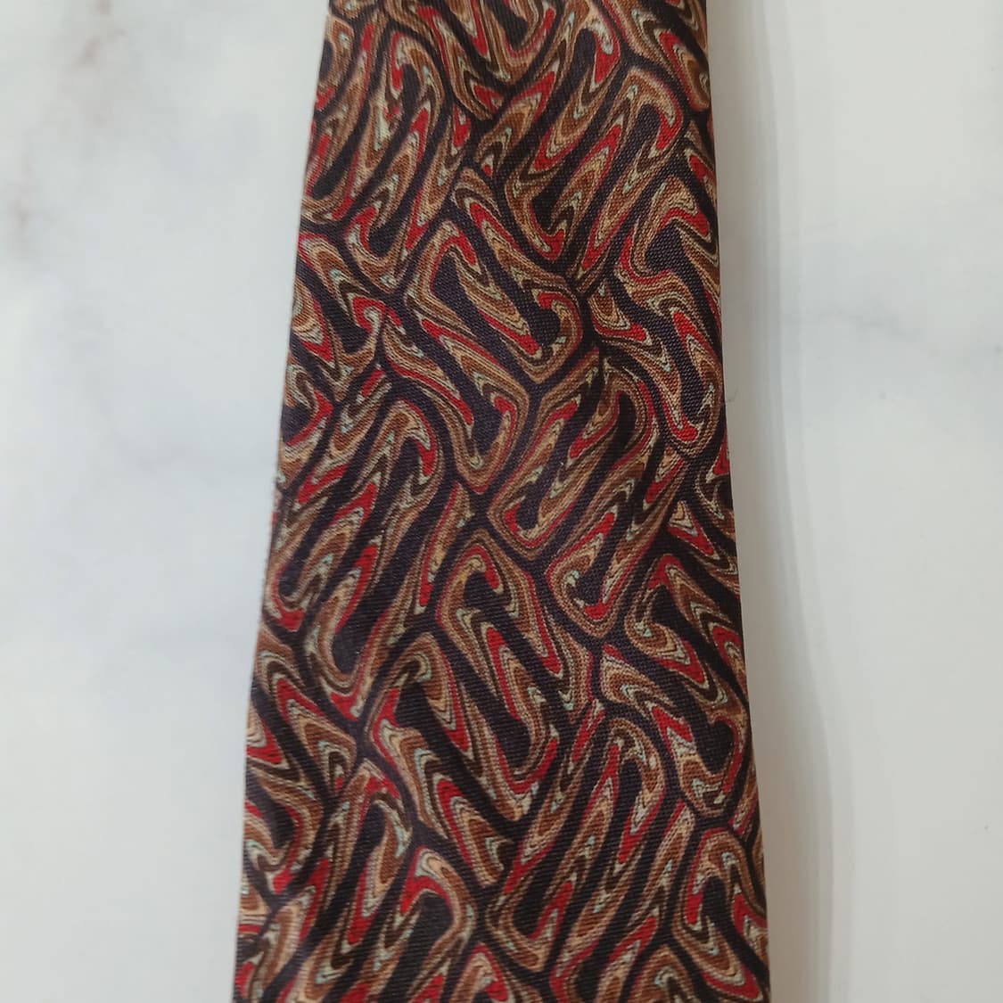입생로랑 실크 브라운 웨이브 패턴 넥타이 10cm B등급 A18935
 상품이미지8