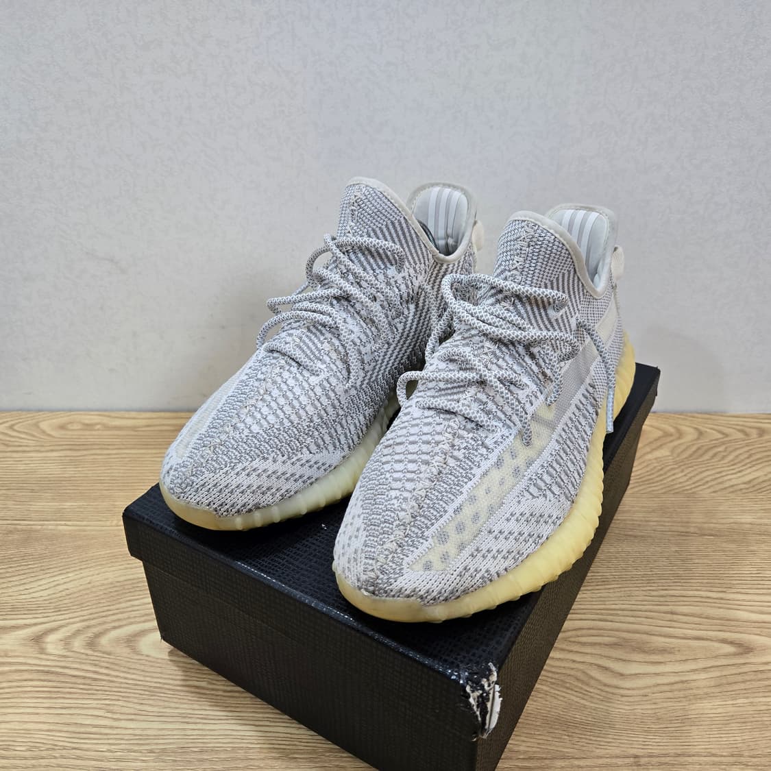 290 아디다스 이지부스트 350v2 스테틱 화이트 상품이미지1