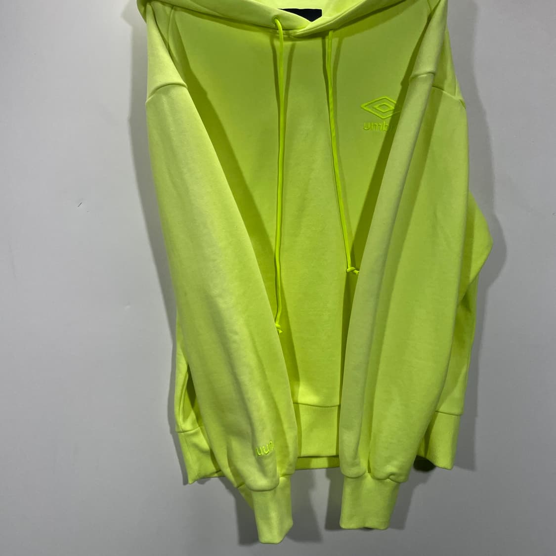 Juun.J 준지 x 엄브로 백로고 후드티 상품이미지4