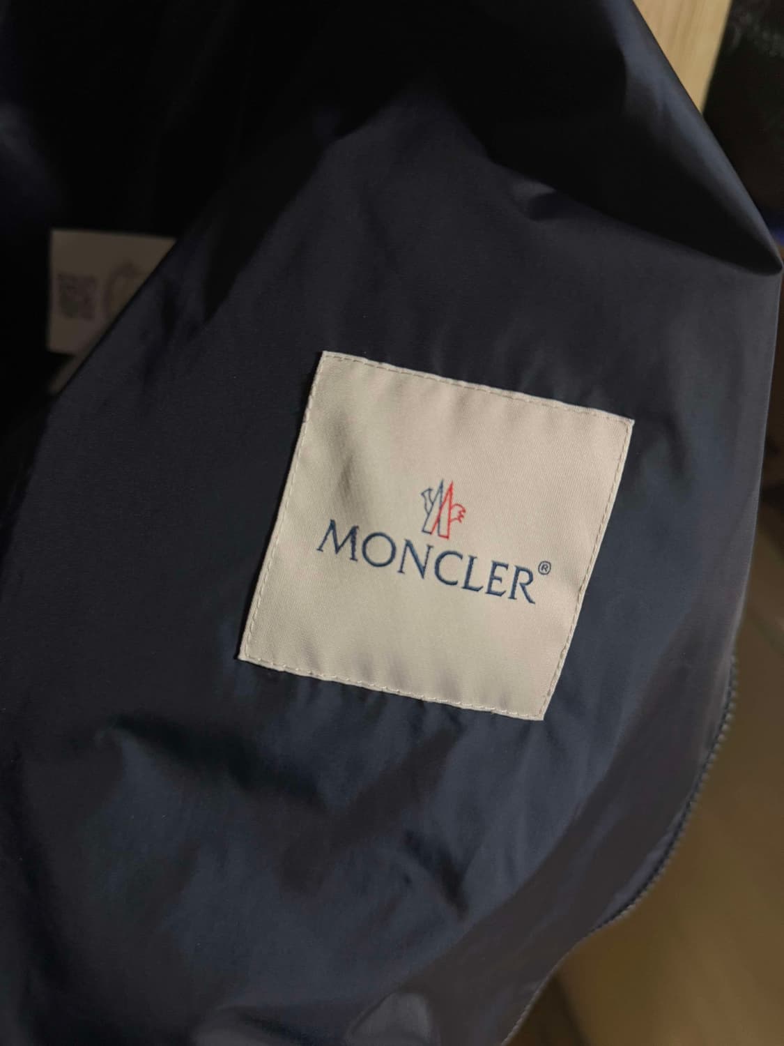 몽클레어 하타브 나일론 바람막이 네이비 4 상품이미지6