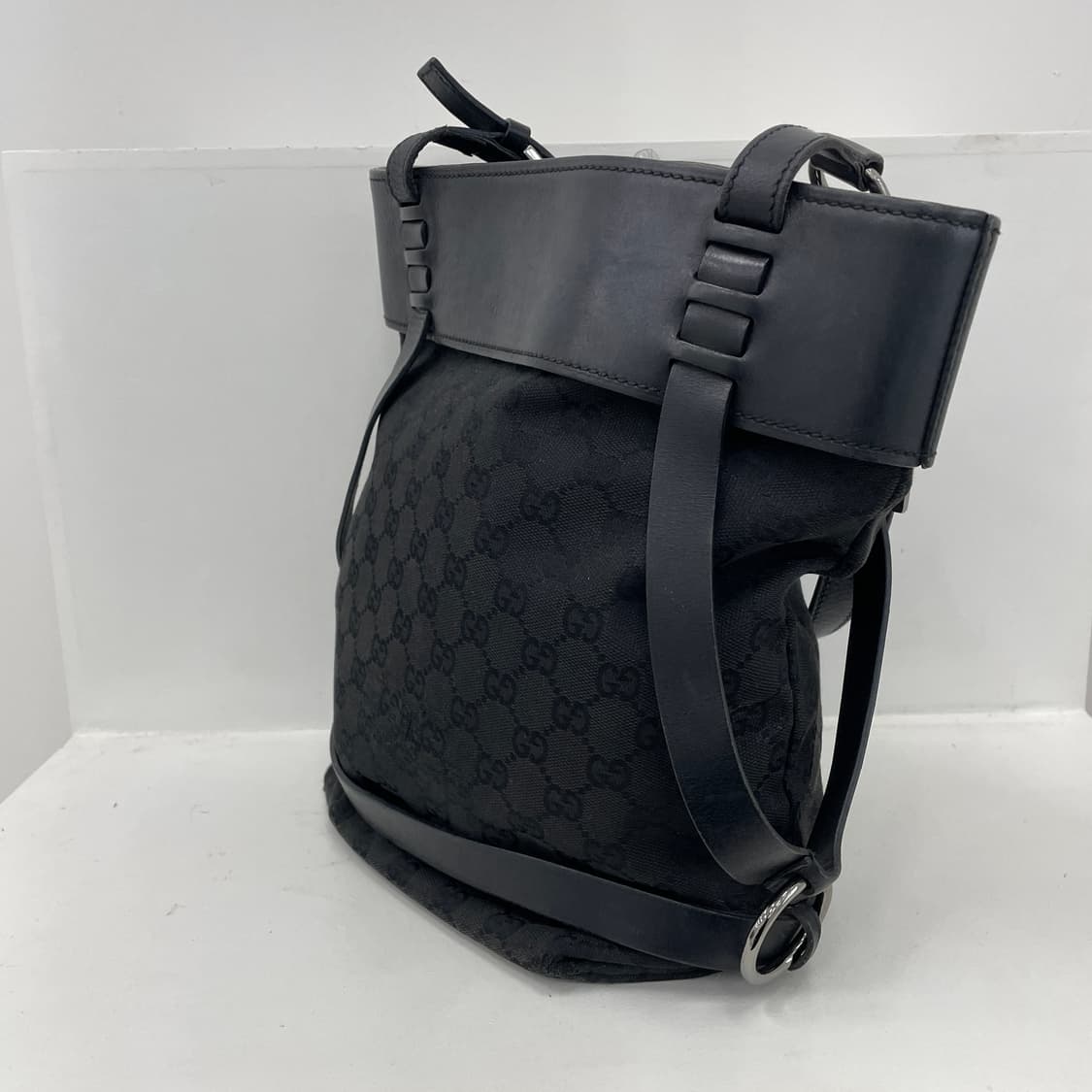 구찌 GG 로고 블랙 피어싱 토트 숄더백 상품이미지7