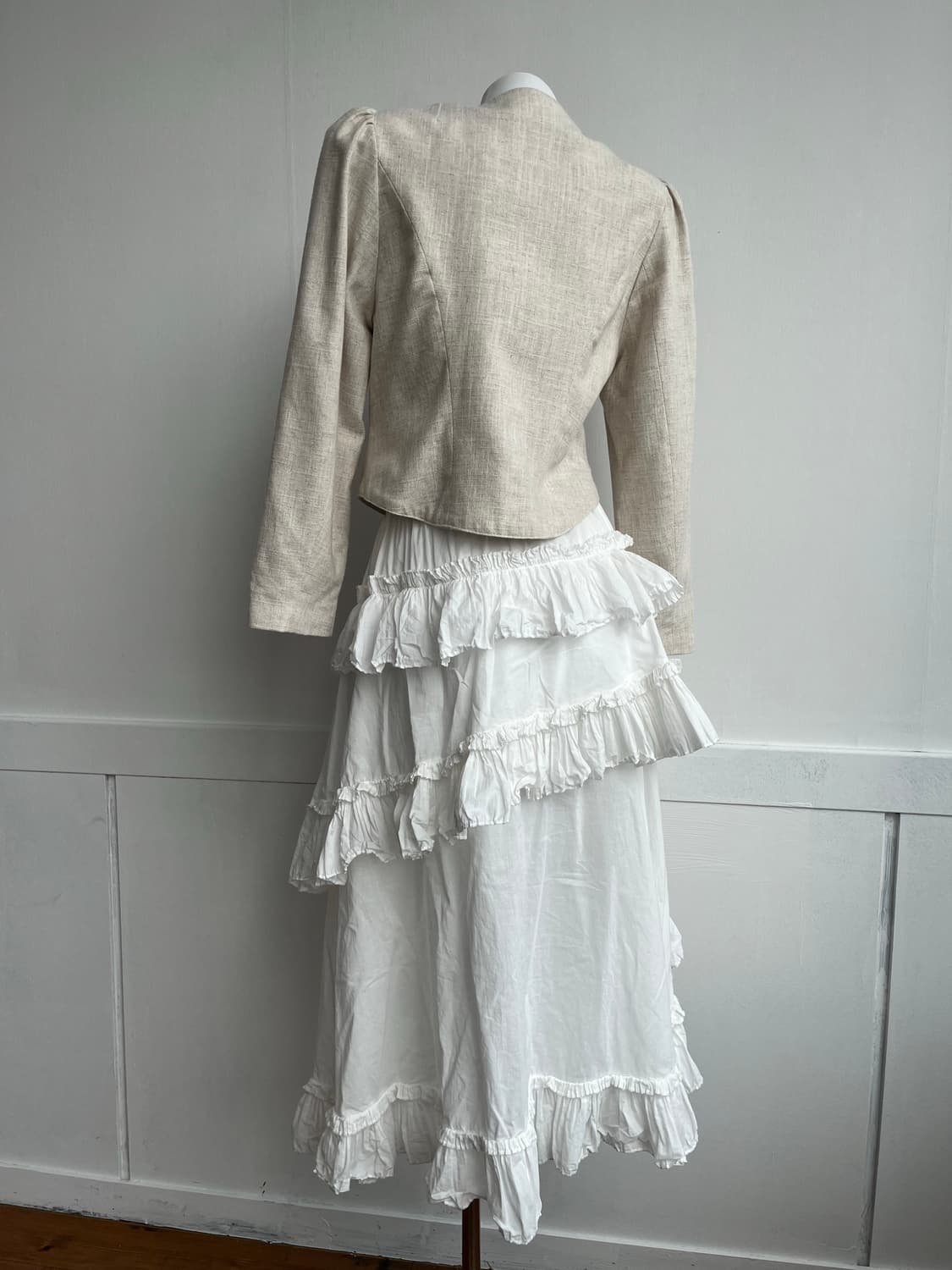 아이보리 프릴 언발 스커트 상품이미지6