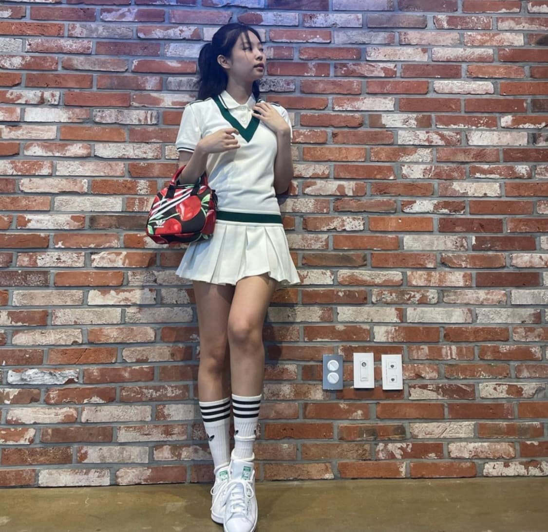 아디다스 우먼스 블랙핑크 제니 테니스 브이넥 골프 원피스 상품이미지5