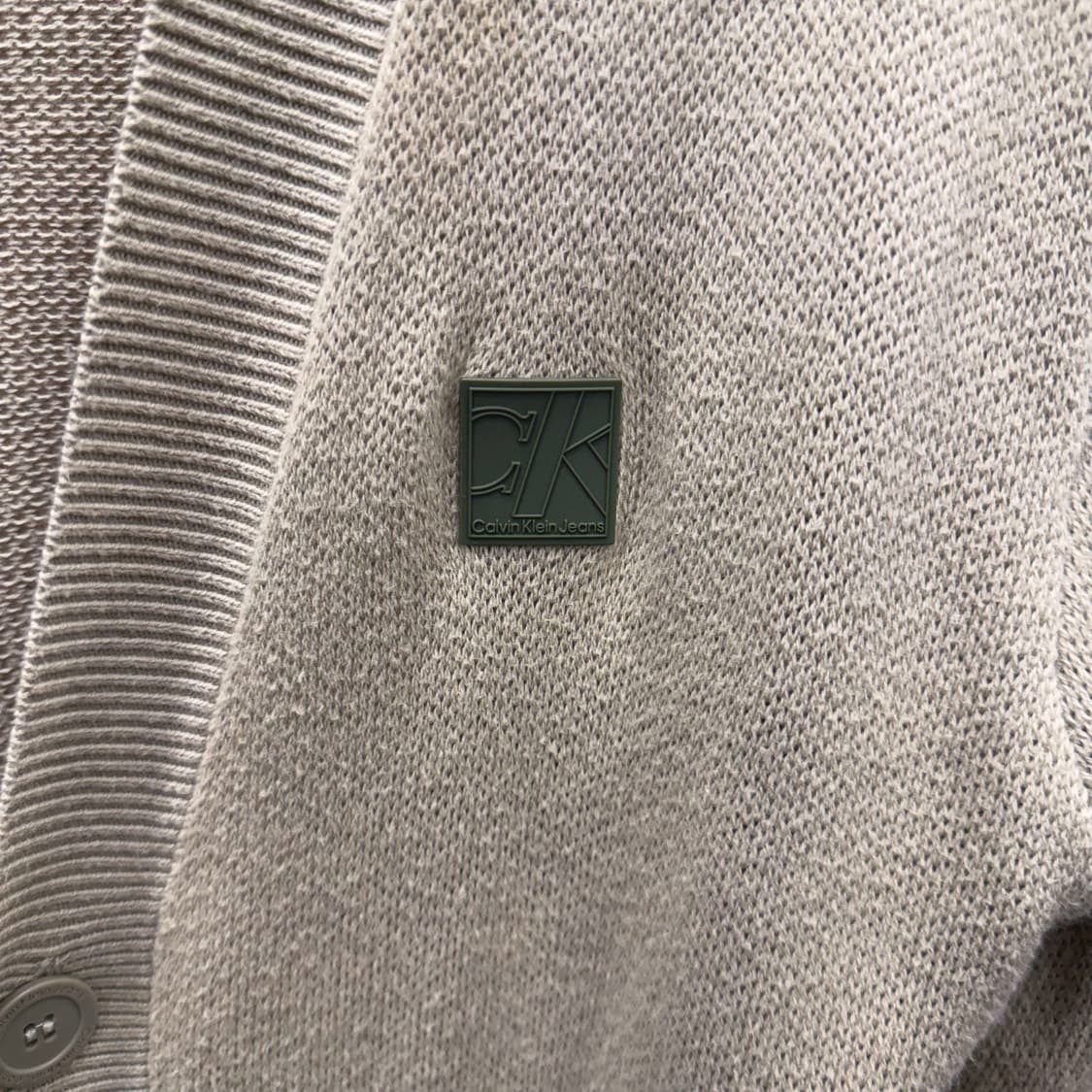 캘빈클라인 브이넥 코튼 가디건 리브 조직 톤온톤 버튼 디테일 베이지 상품이미지6