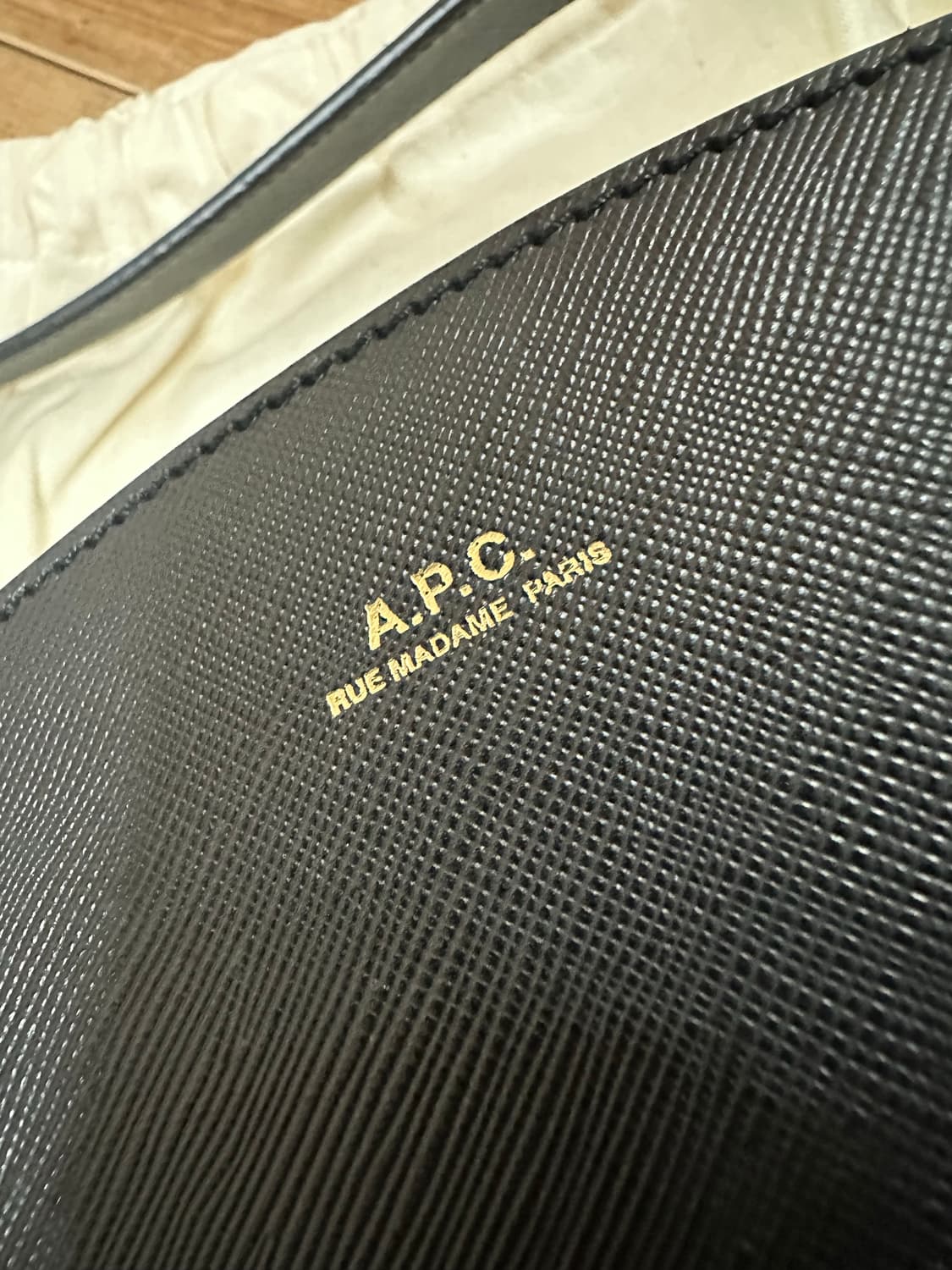 아페쎄 사피아노 하프문백 블랙 상품이미지2