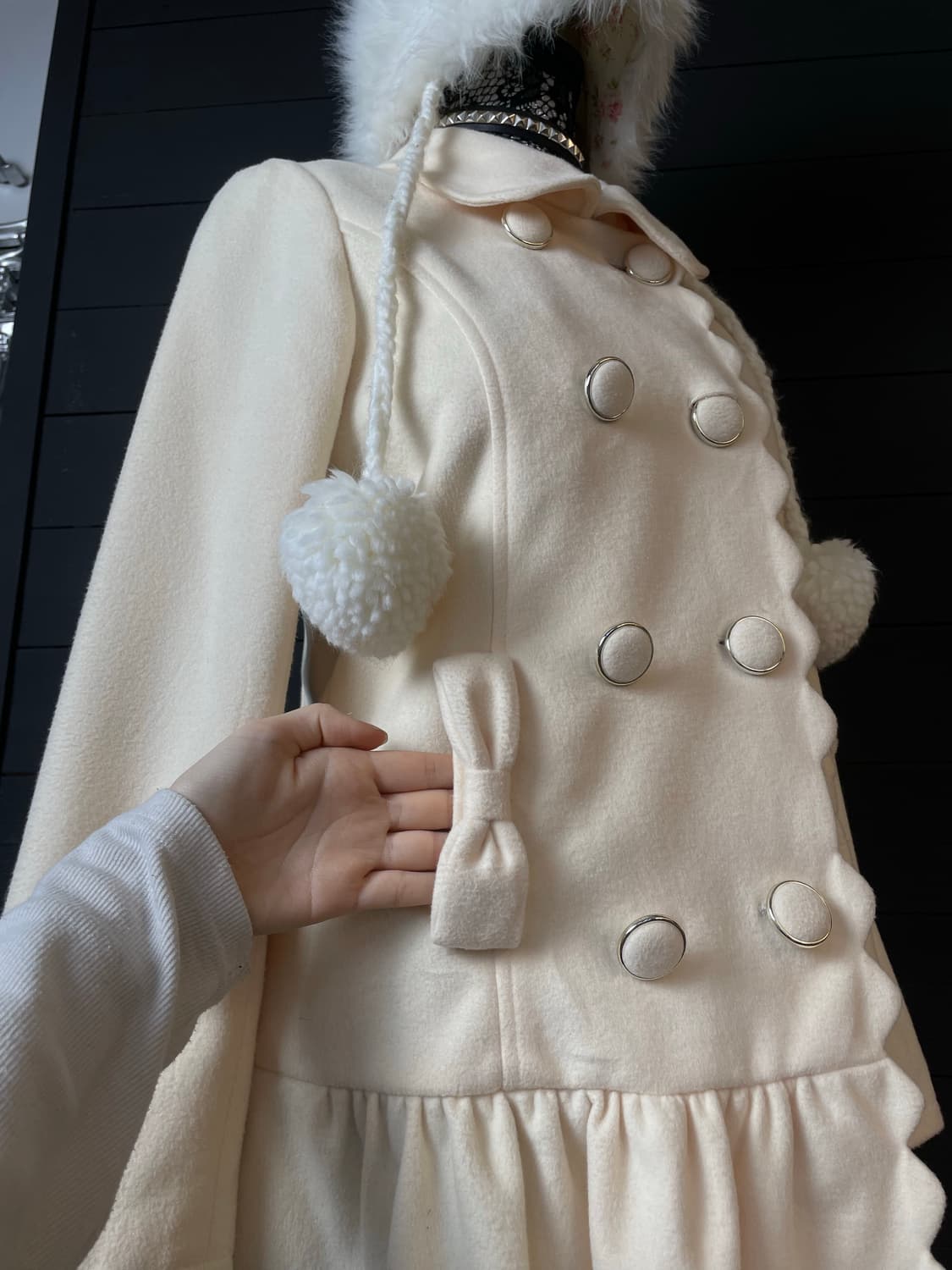 LIZ MELO 리즈멜로 갸루 크림 아이보리 화이트 리본 금장 코트 상품이미지3