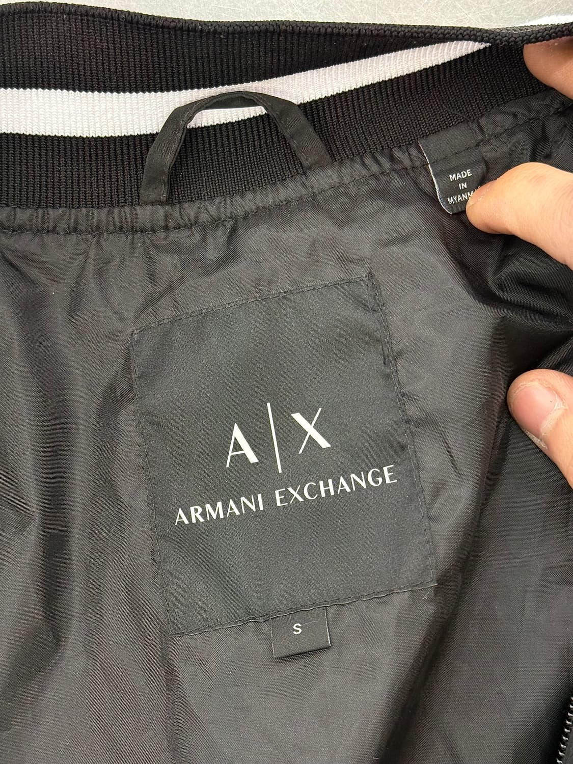 아르마니 익스체인지 솔리드 언패디드 나일론 봄버 자켓 상품이미지7