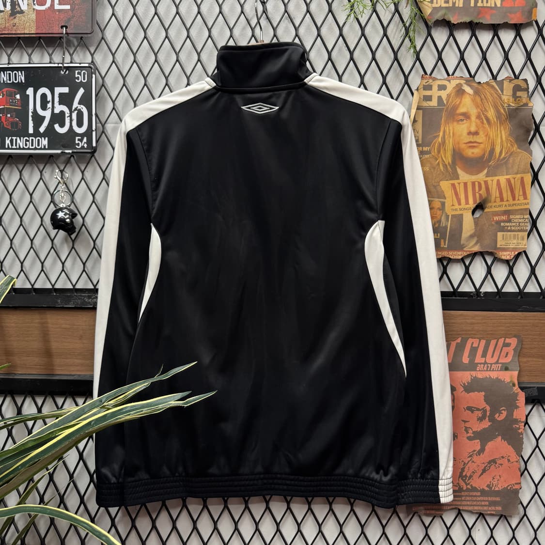 00s 엄브로 트랙자켓 전면 자수 로고 포인트 블랙 상품이미지2