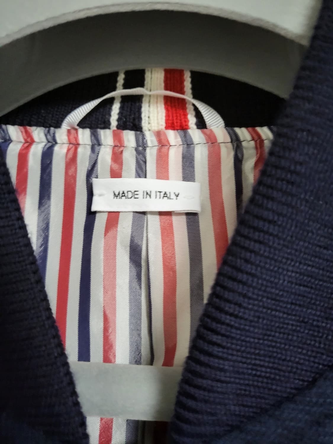 톰브라운 센터백 스트라이프 부클레 수팅 블루종 상품이미지2