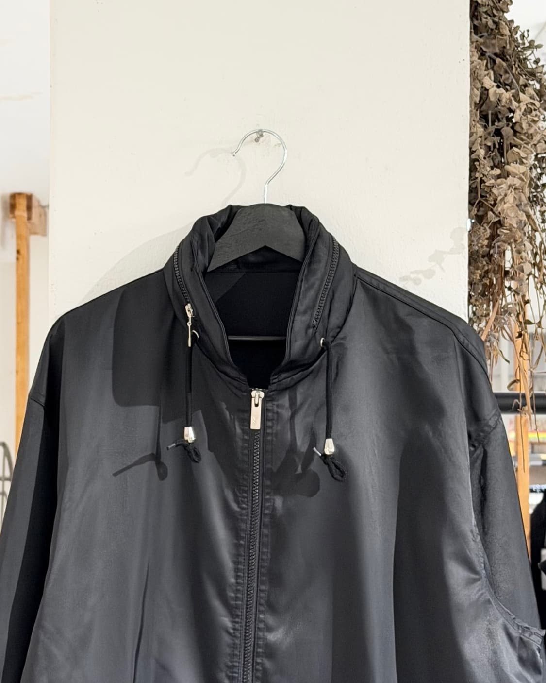 이브 생로랑 뿌르 옴므 블랙 레터링 봄버 점퍼 상품이미지5