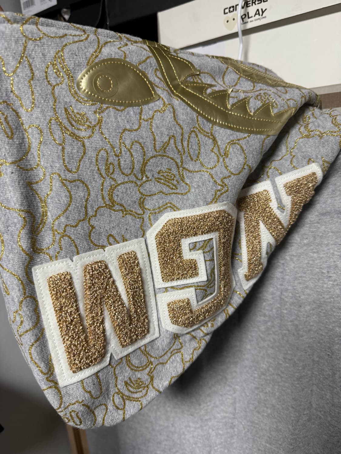 베이프 23주년 기념 골드 샤크 풀집 후드 상품이미지5