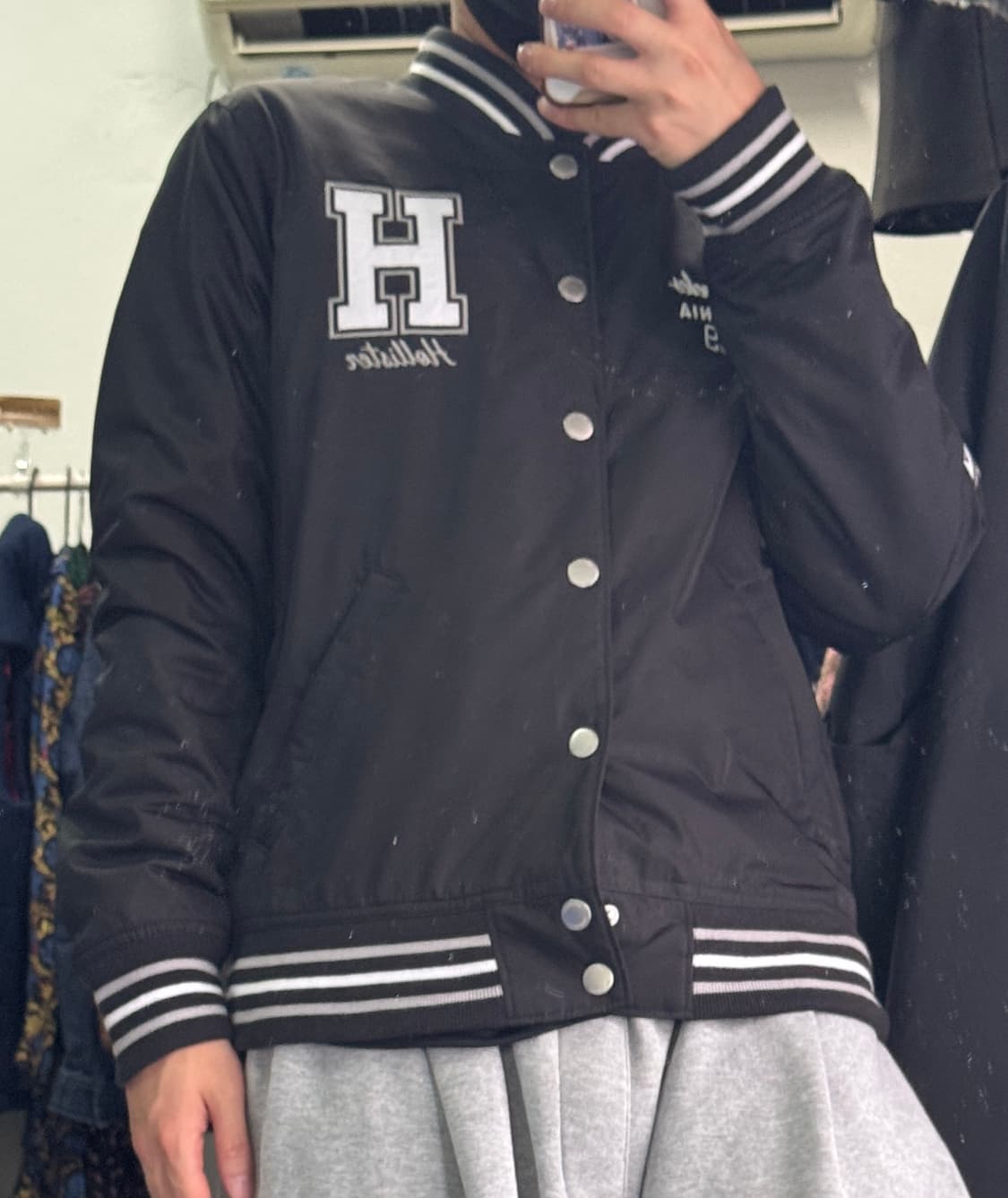 홀리스터 블랙 멀티 패치 바시티 자켓 상품이미지2