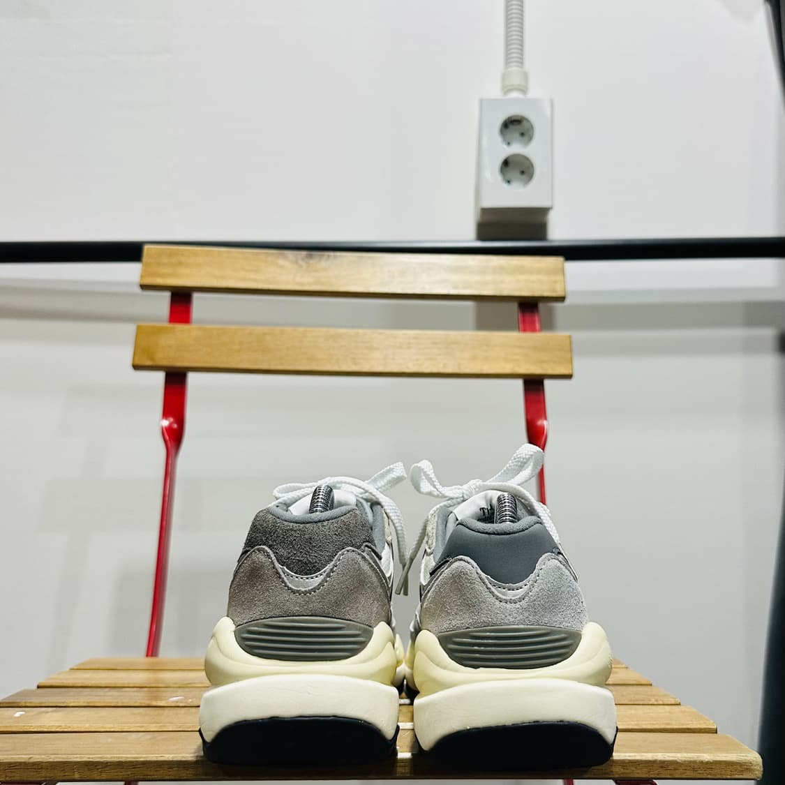 225) 뉴발란스 운동화 여성 여자 신발 57/40 그레이 상품이미지4