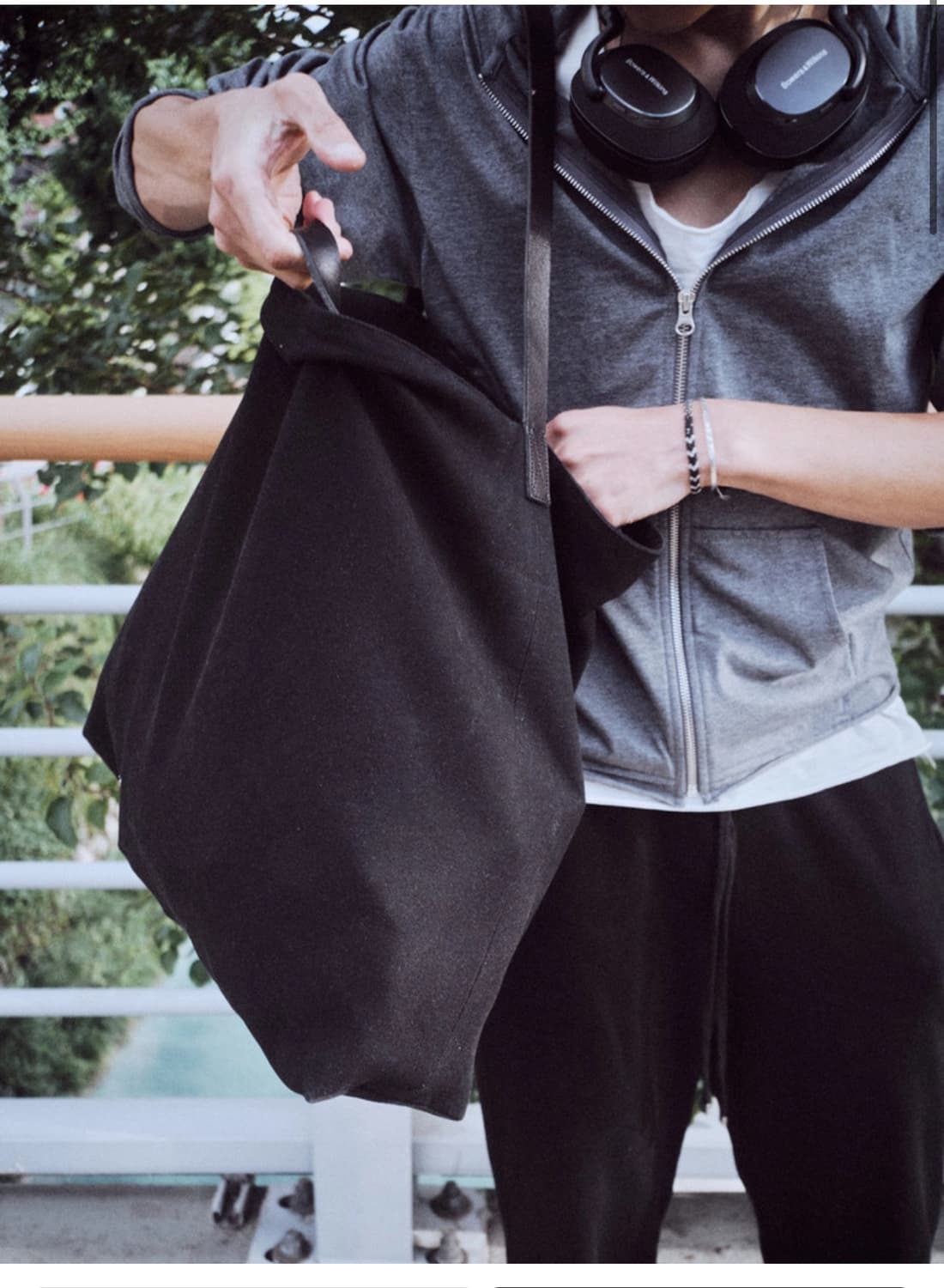 모노프리베 텍스쳐드 빅토트 백 블랙 상품이미지1