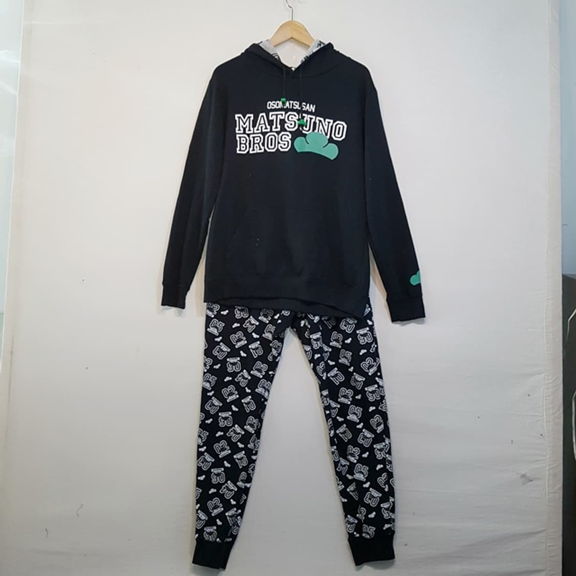 오소마츠 6쌍둥이 후드 상하세트 블랙 상품이미지1