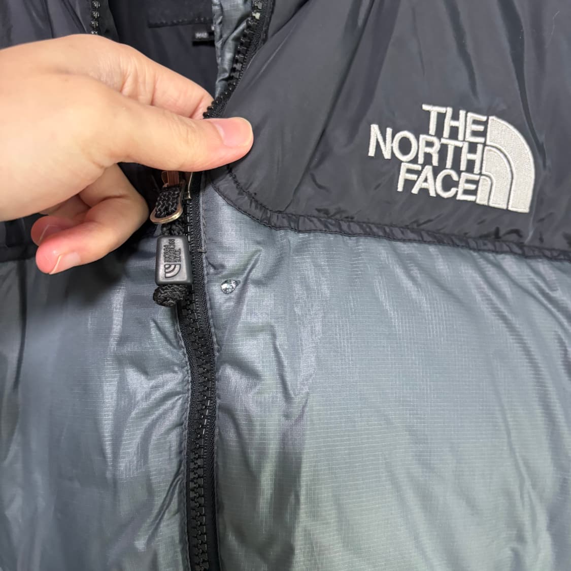 노스페이스 700 눕시 구스다운 패딩 그레이 상품이미지3