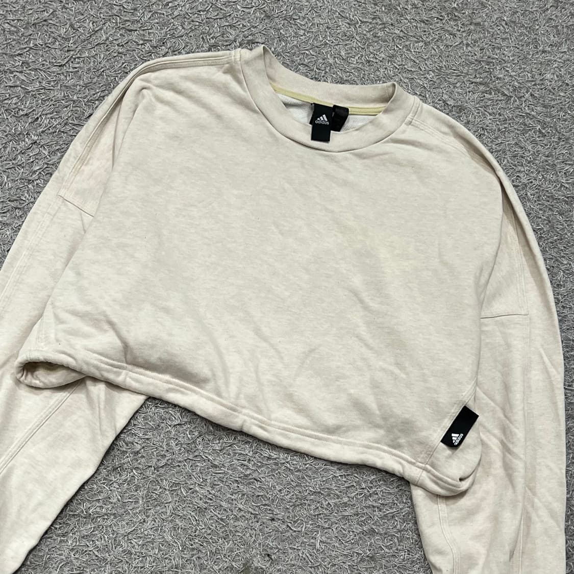 [우먼95] 아디다스 크롭 맨투맨 상품이미지1