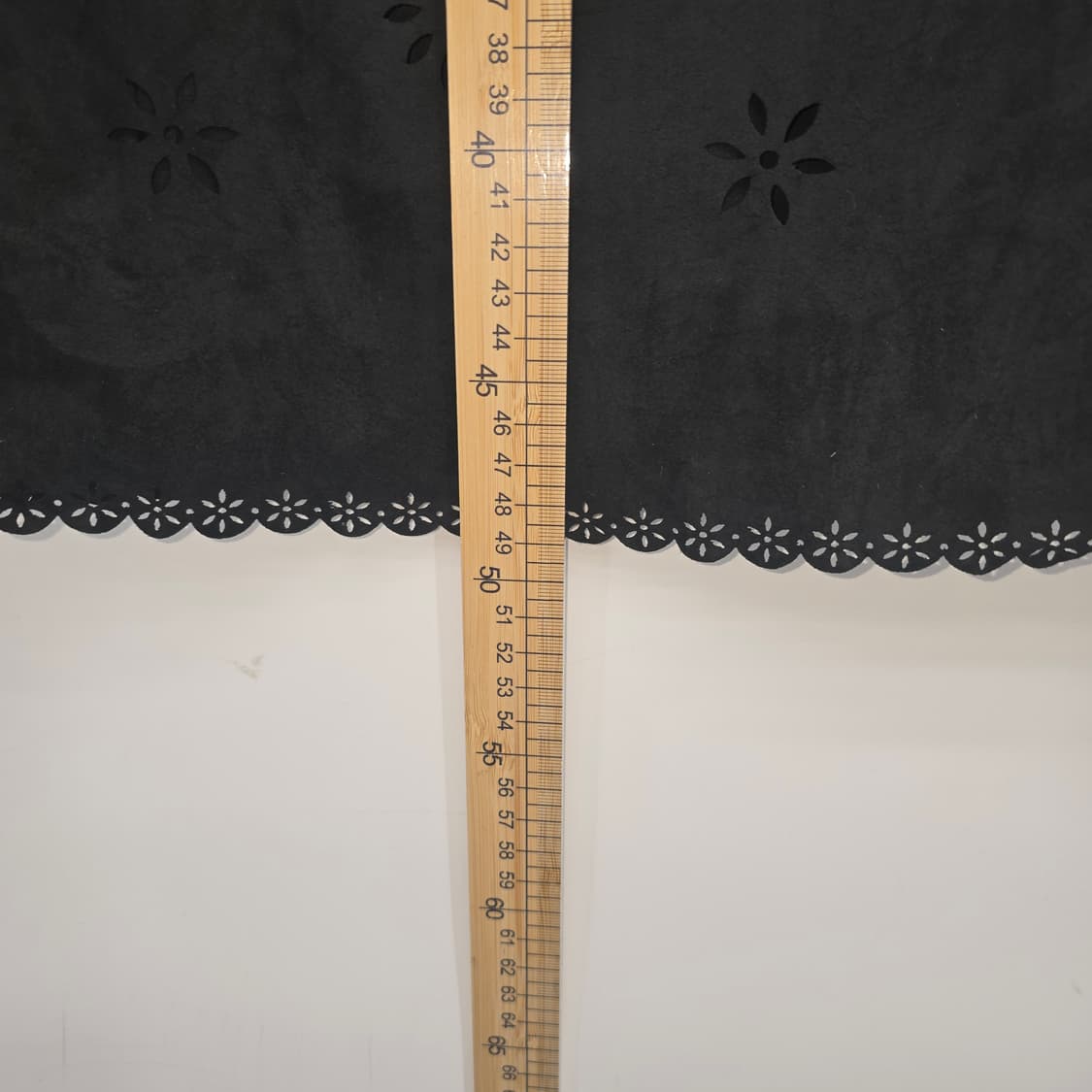 레이저 컷 플라워 디테일 블랙 블라우스 상품이미지4