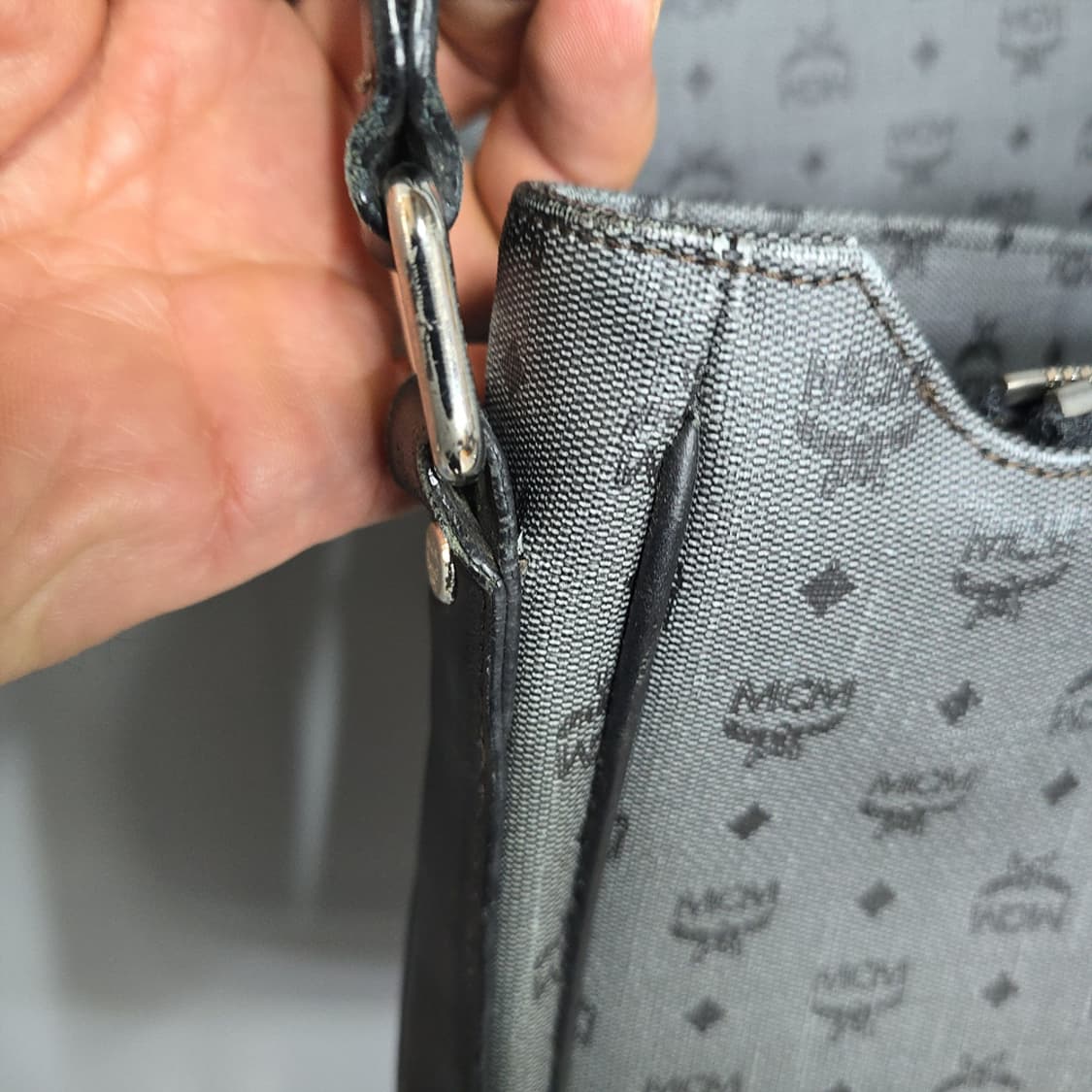 엠씨엠(MCM) 비세토스 메신저백 그레이 상품이미지8