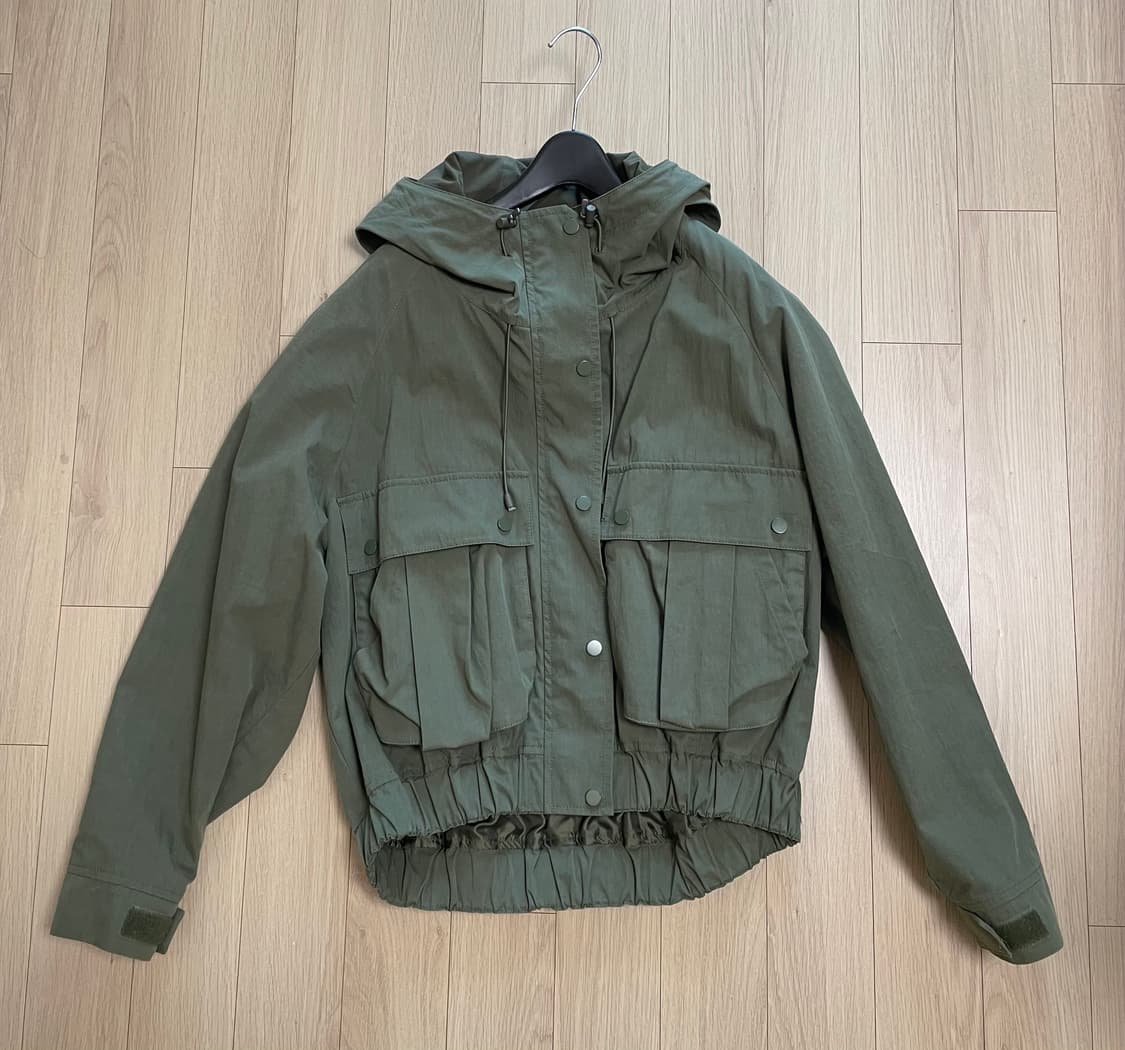 스튜디오 톰보이 Studio Tomboy 카키색 포켓 디테일 봄버 자켓 상품이미지1