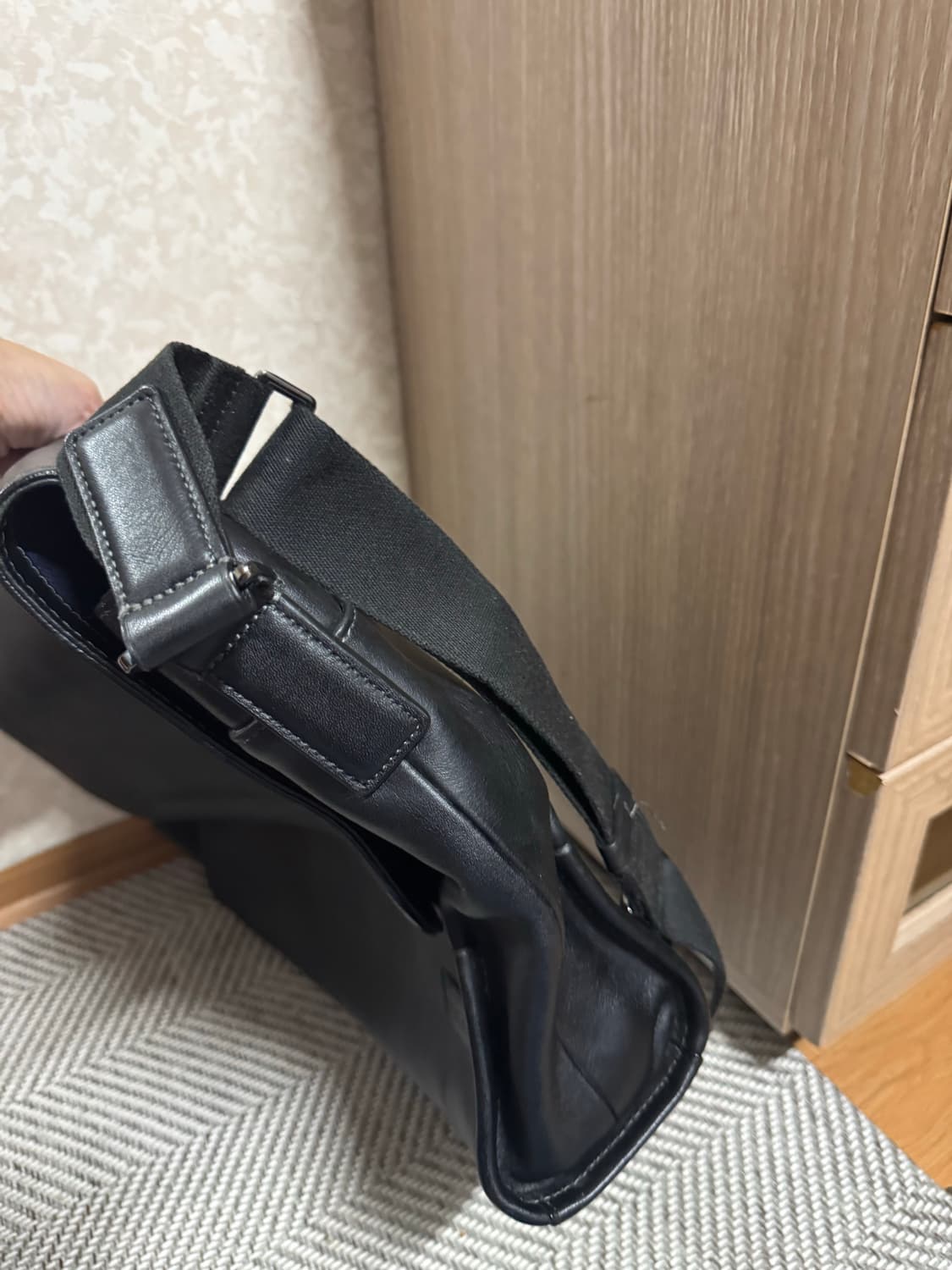 투미 남성가방 크로스백 가죽 상품이미지2
