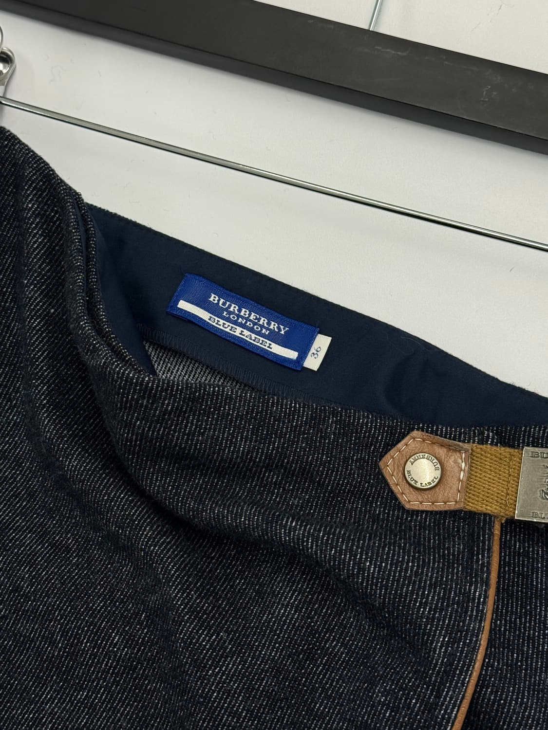 BURBERRY 버버리 블루라벨 데님 미디랩스커트 36 상품이미지4