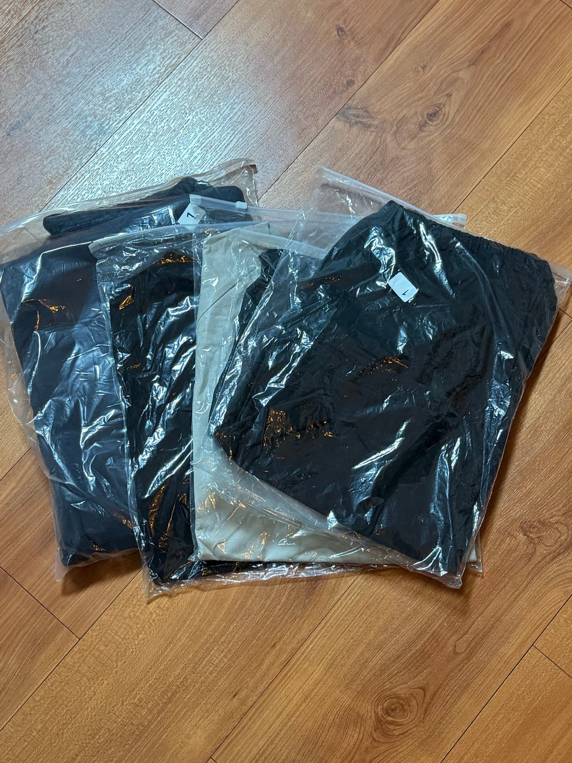 칸예 머천 이지 고샤 5종 상품이미지1