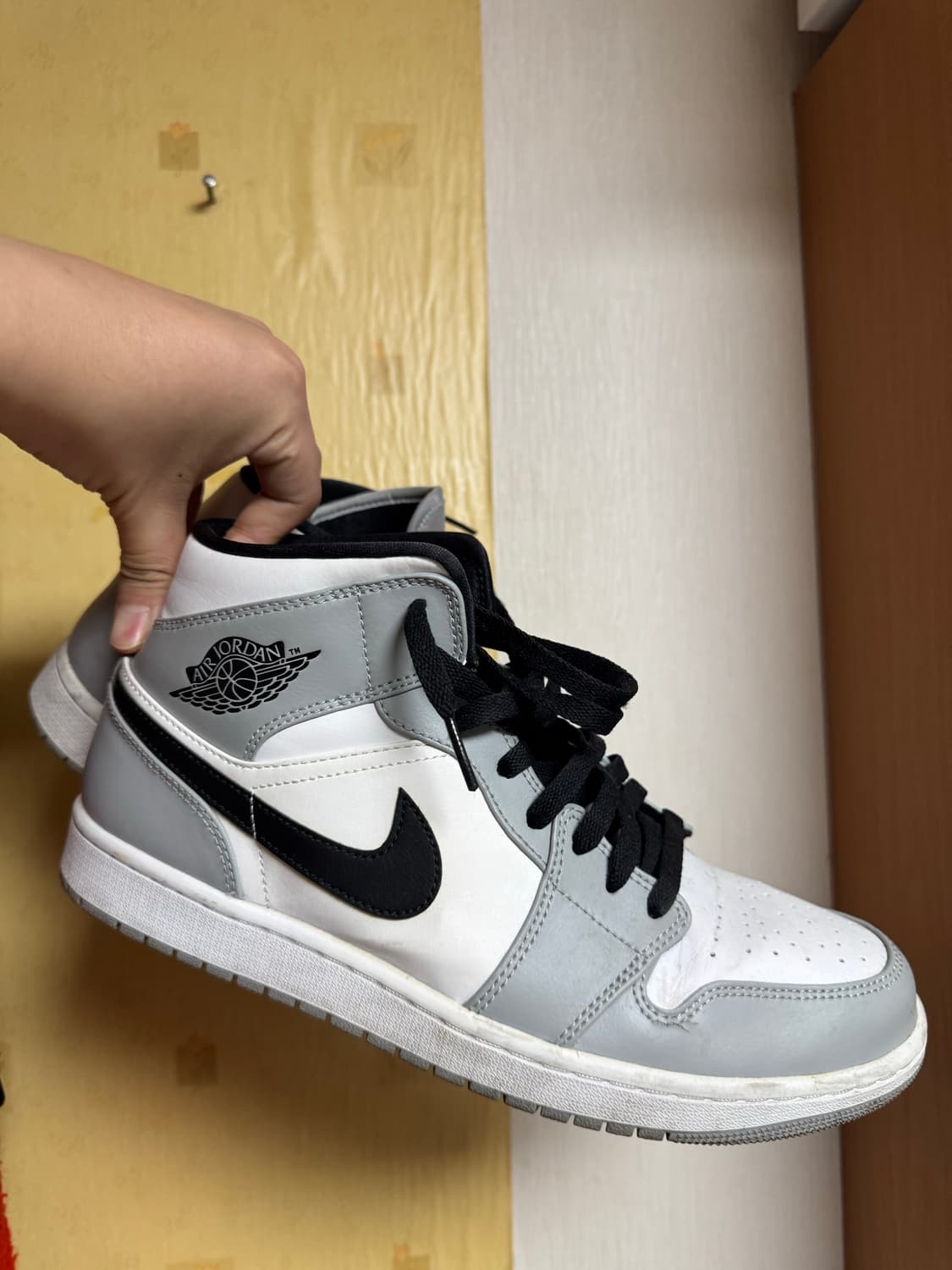 조던1 미드 스모크 그레이 상품이미지1