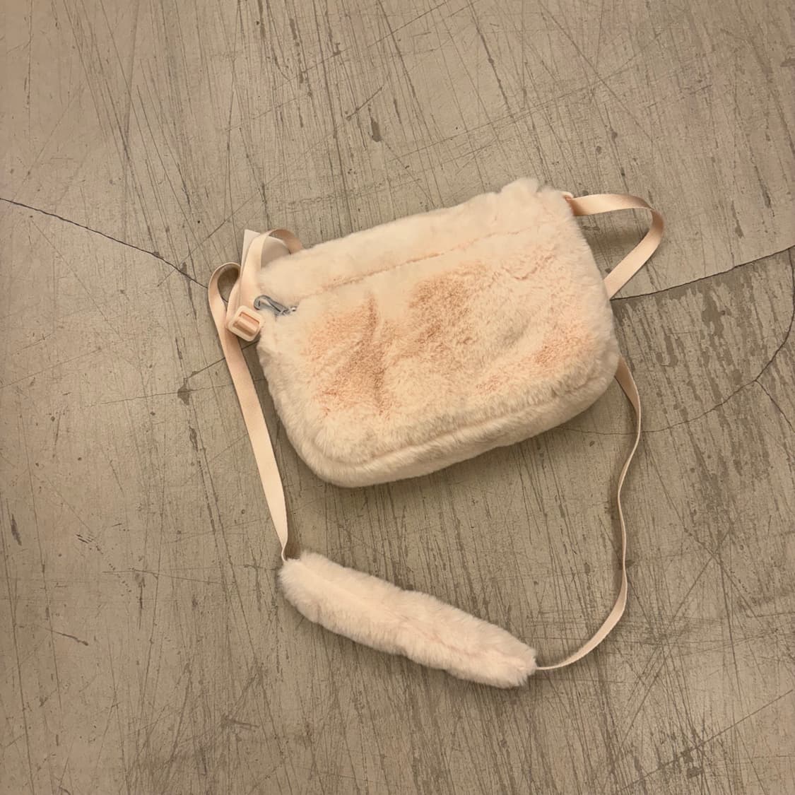 나이키 빅스우시 퍼 미니 숄더백 상품이미지3