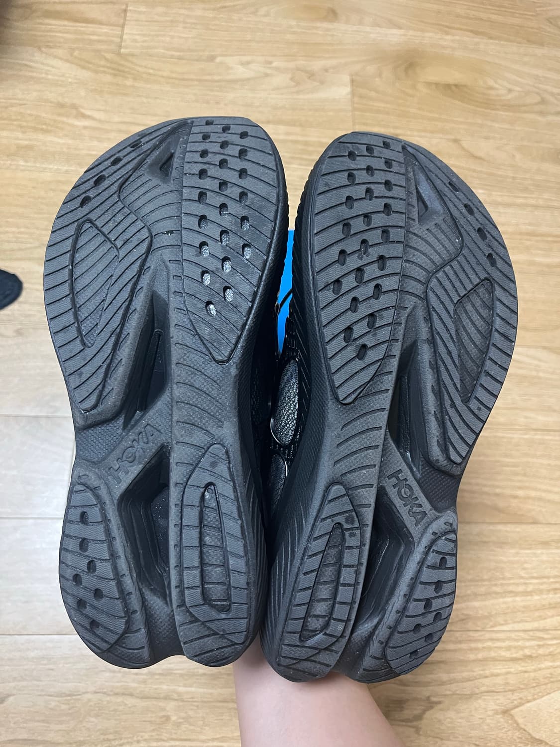 [265]호카 x 케이지드 마하블랙 상품이미지3