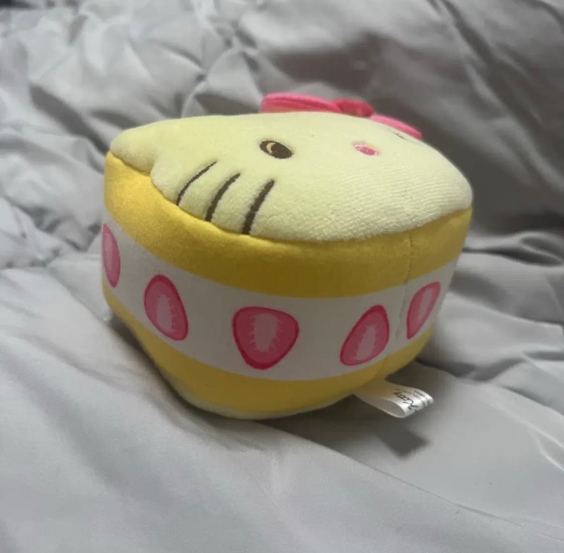 산리오 아베일 헬로키티 산도 딸기케이크 키링 상품이미지1