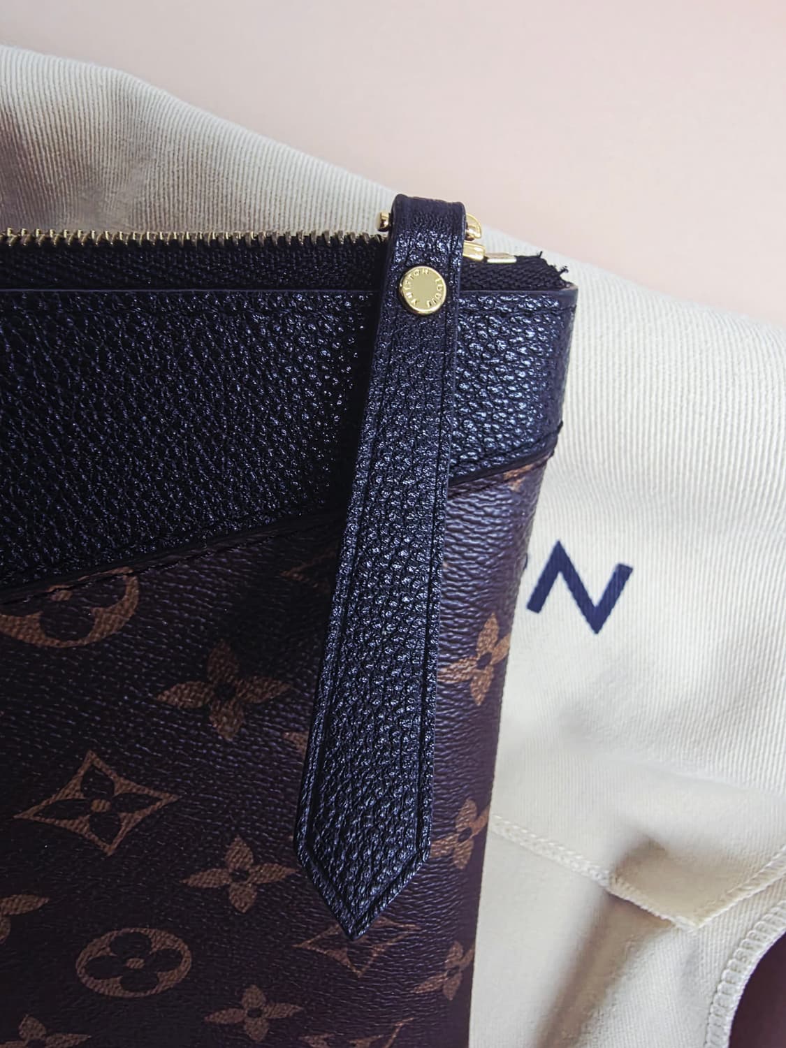 루이비통 모노그램 데일리 클러치 블랙&모노그램 상품이미지7