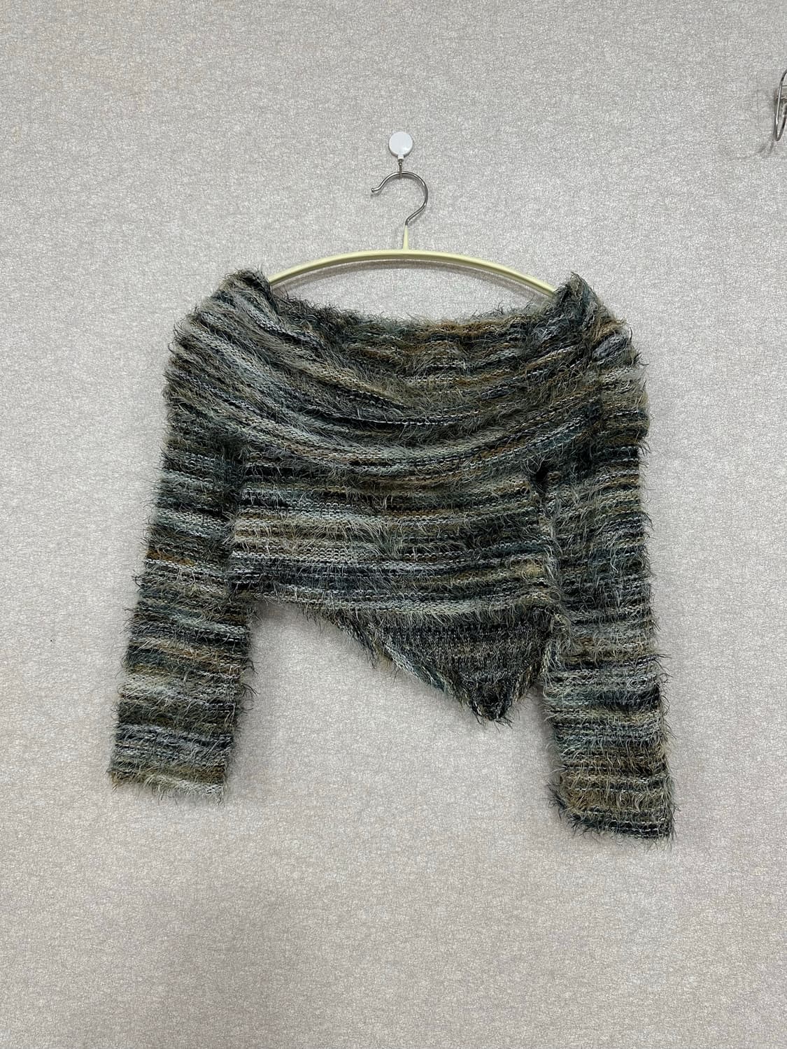 오프숄더 크롭 니트  상품이미지2