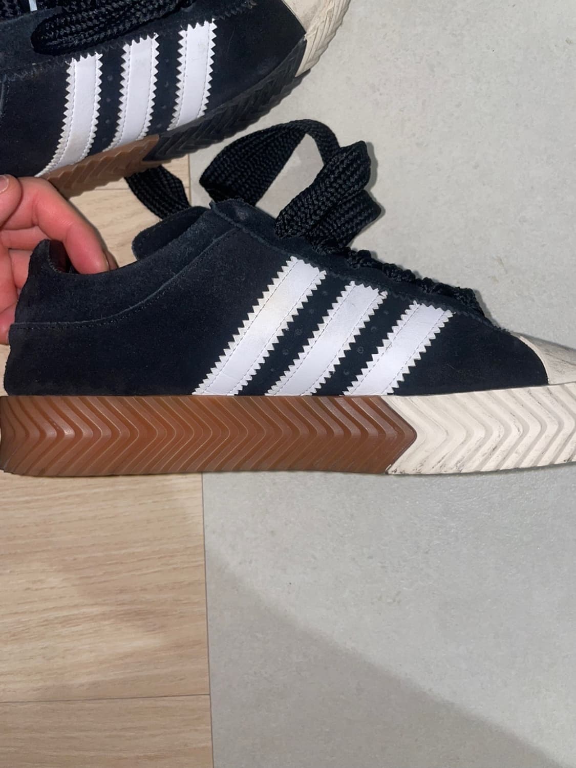 아디다스 알렉산더왕 스케이트 슈퍼 코어 블랙 상품이미지3